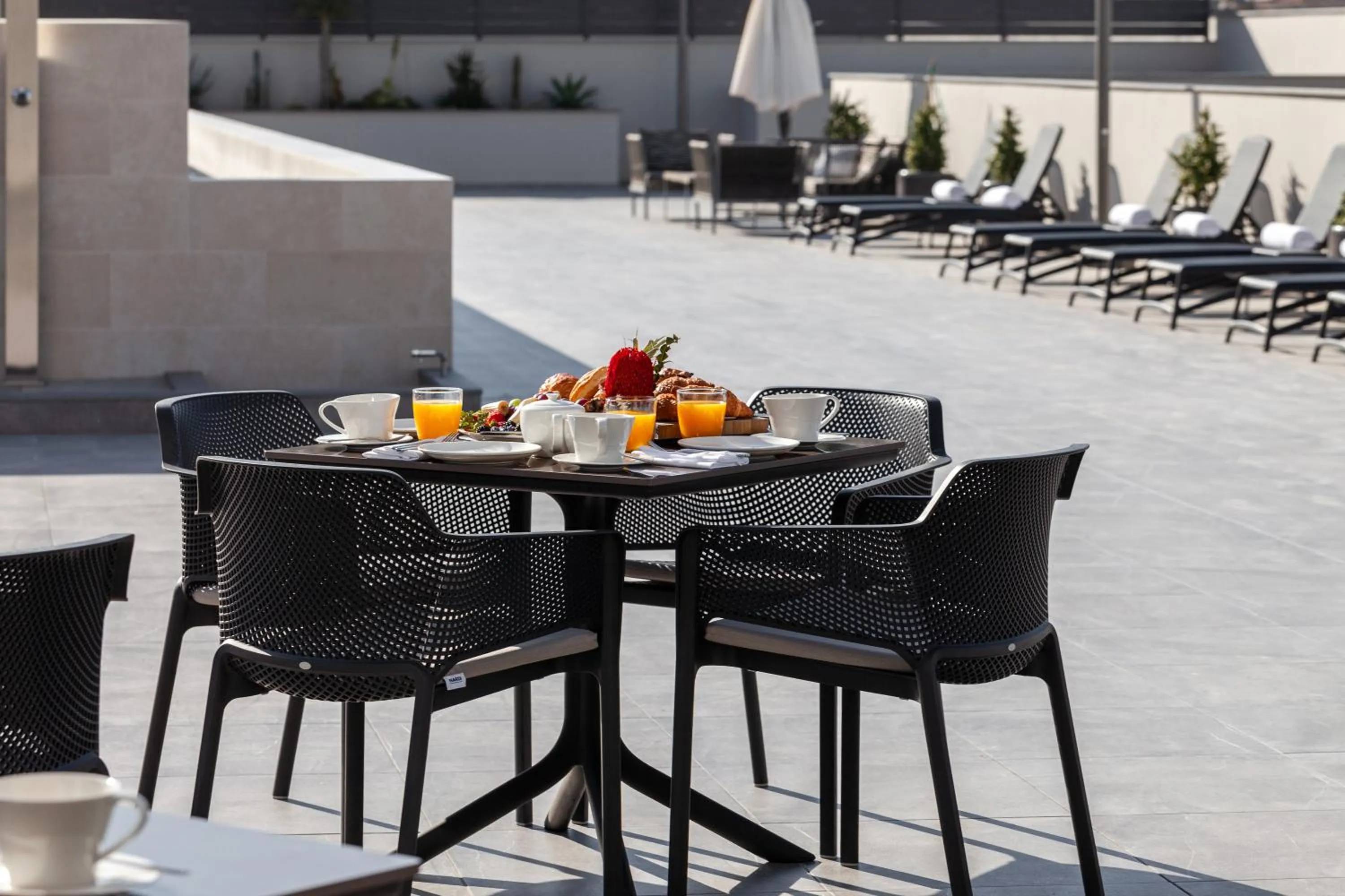 Restaurant/places to eat in ONLY Boutique Suites & Residences