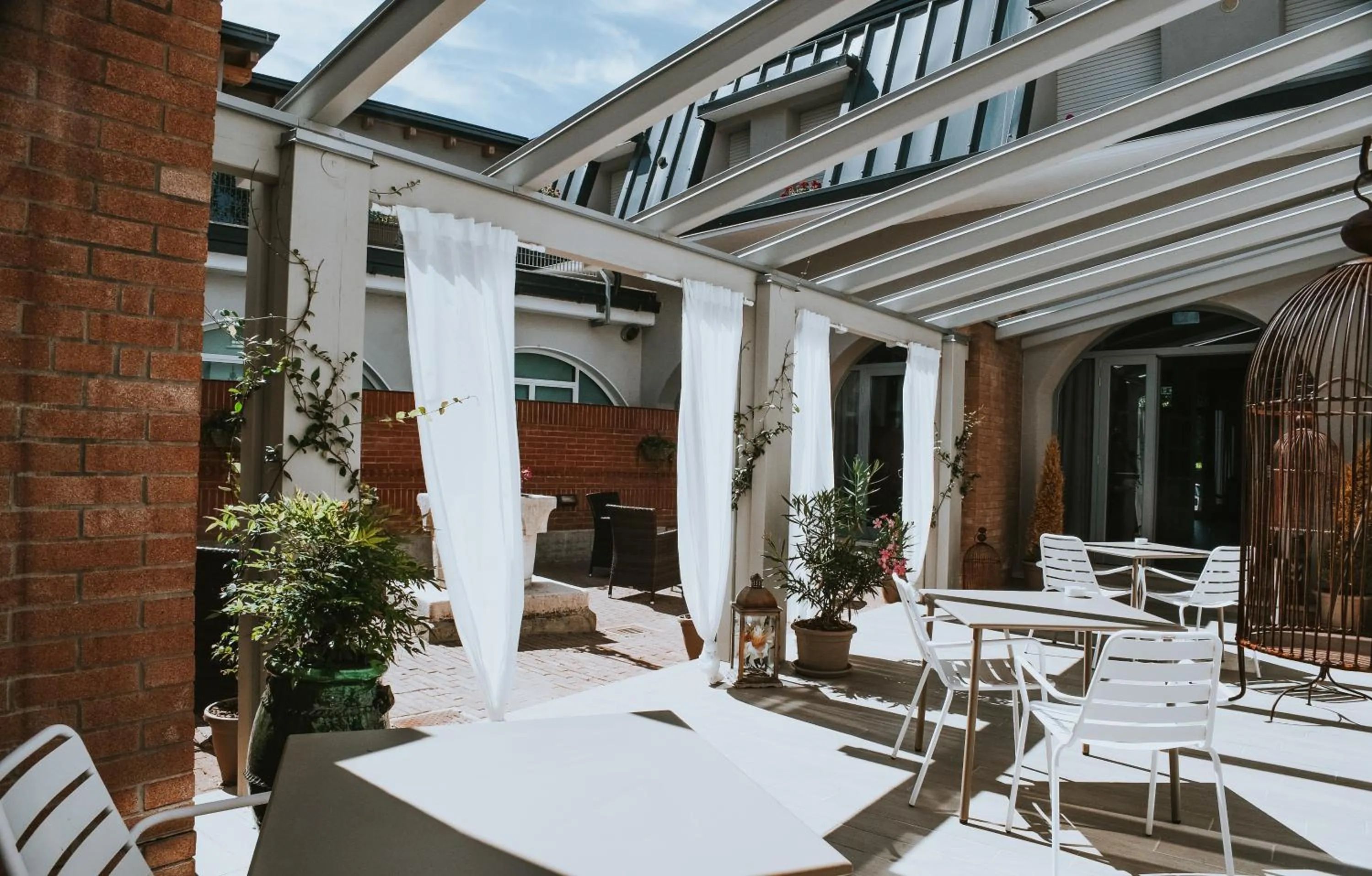 Inner courtyard view in Hotel Cavallo Bianco