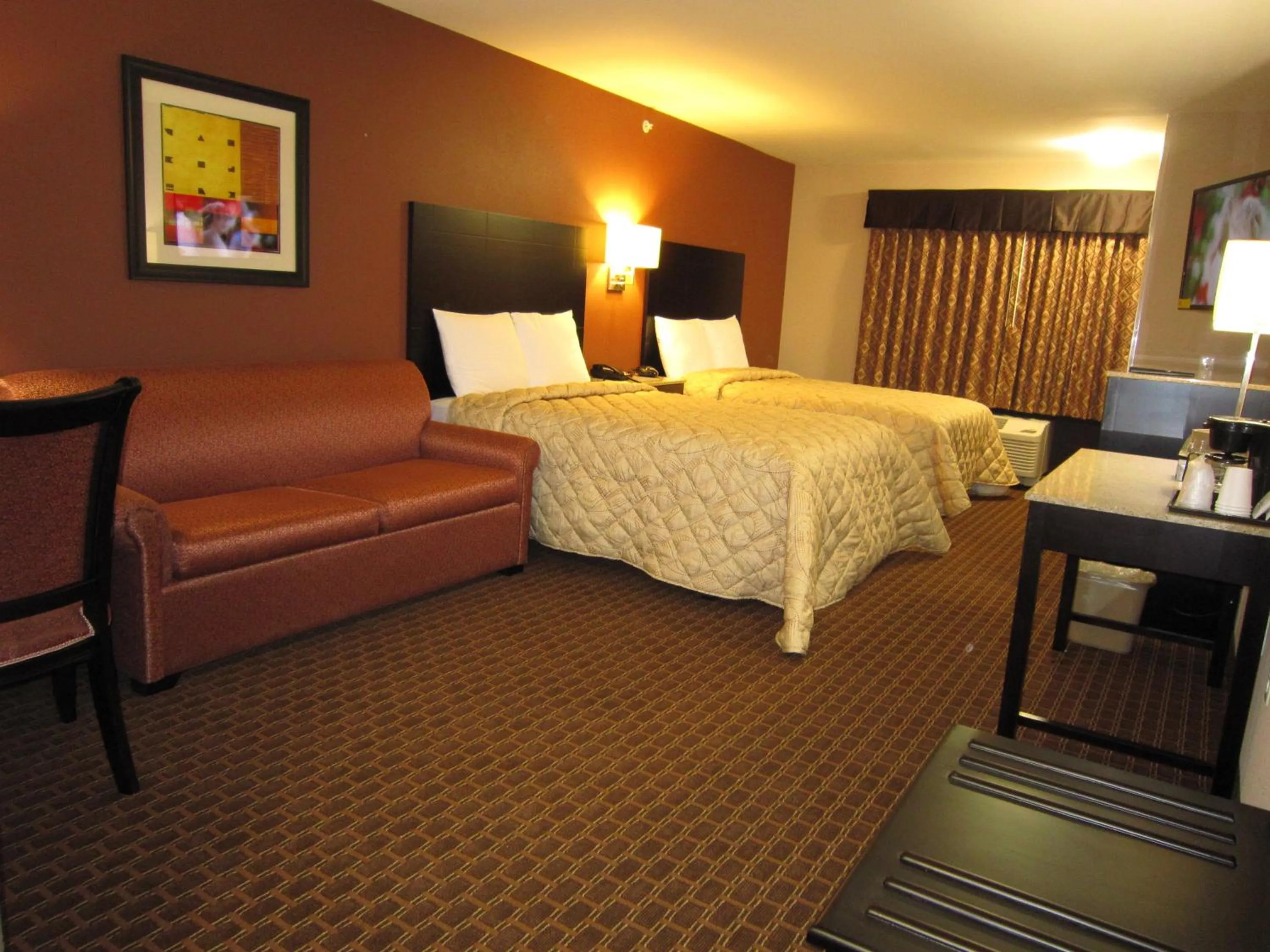 Photo of the whole room, Bed in Red Carpet Inn and Suites Monmouth Junction