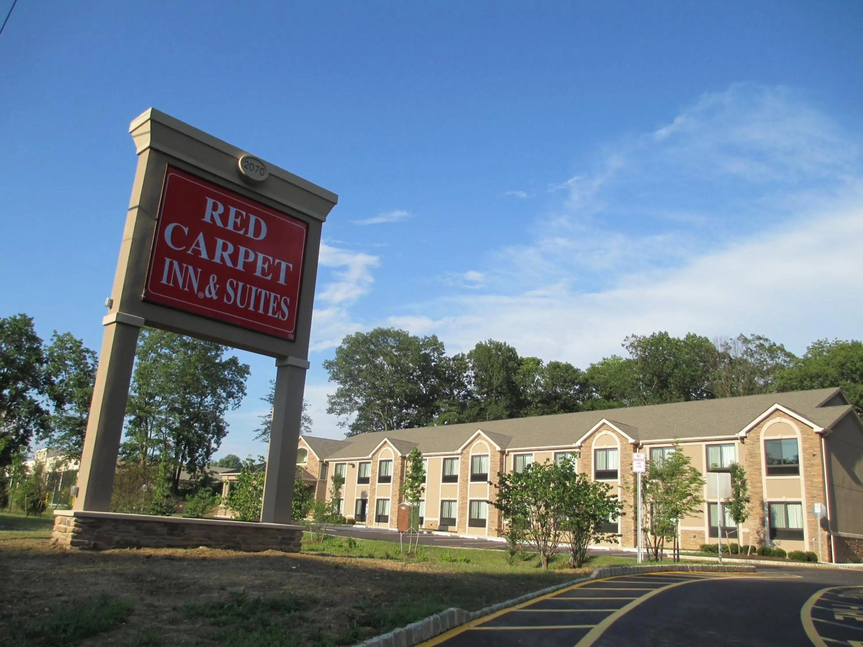 Property building in Red Carpet Inn and Suites Monmouth Junction