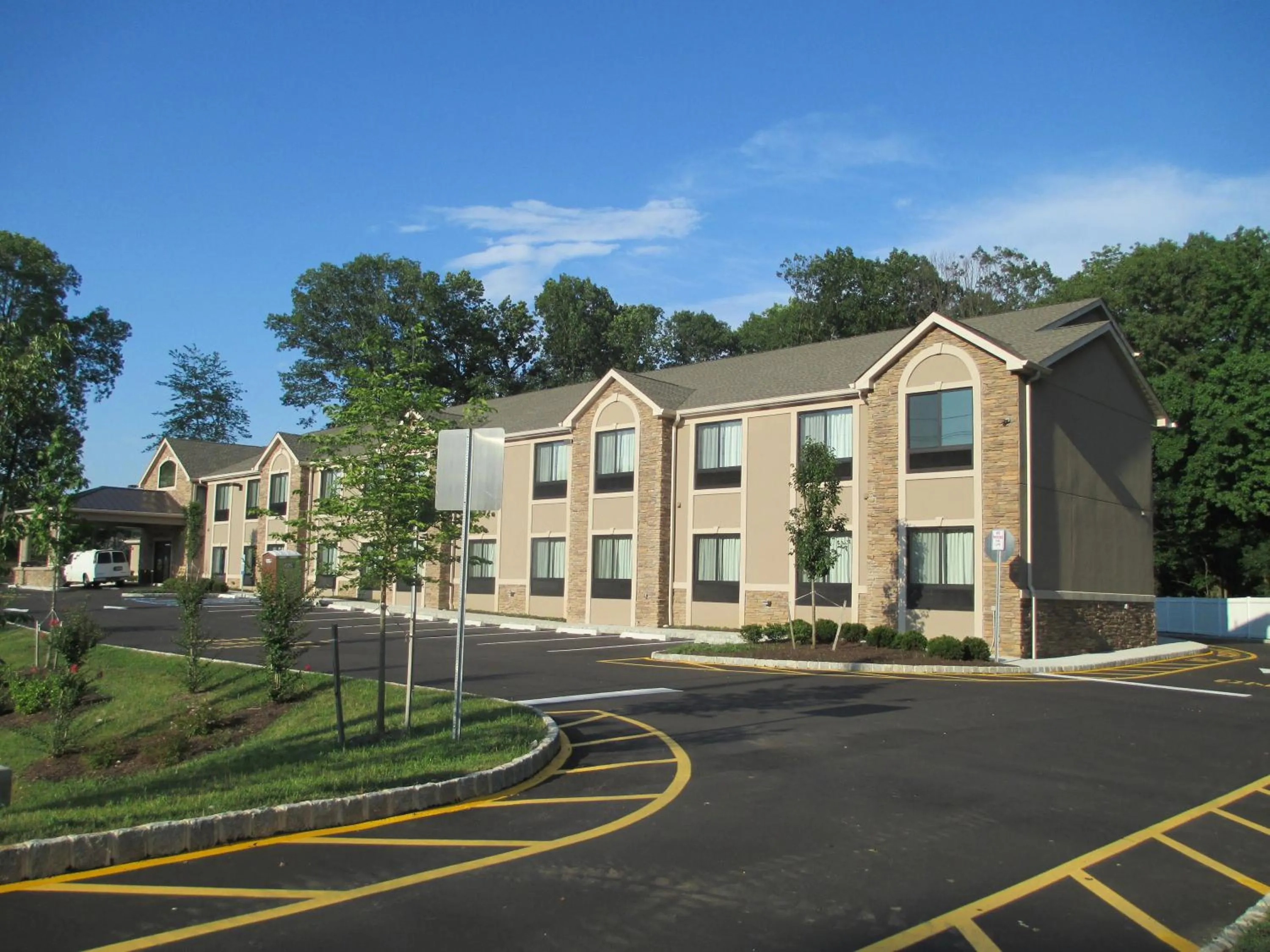 Property building in Red Carpet Inn and Suites Monmouth Junction