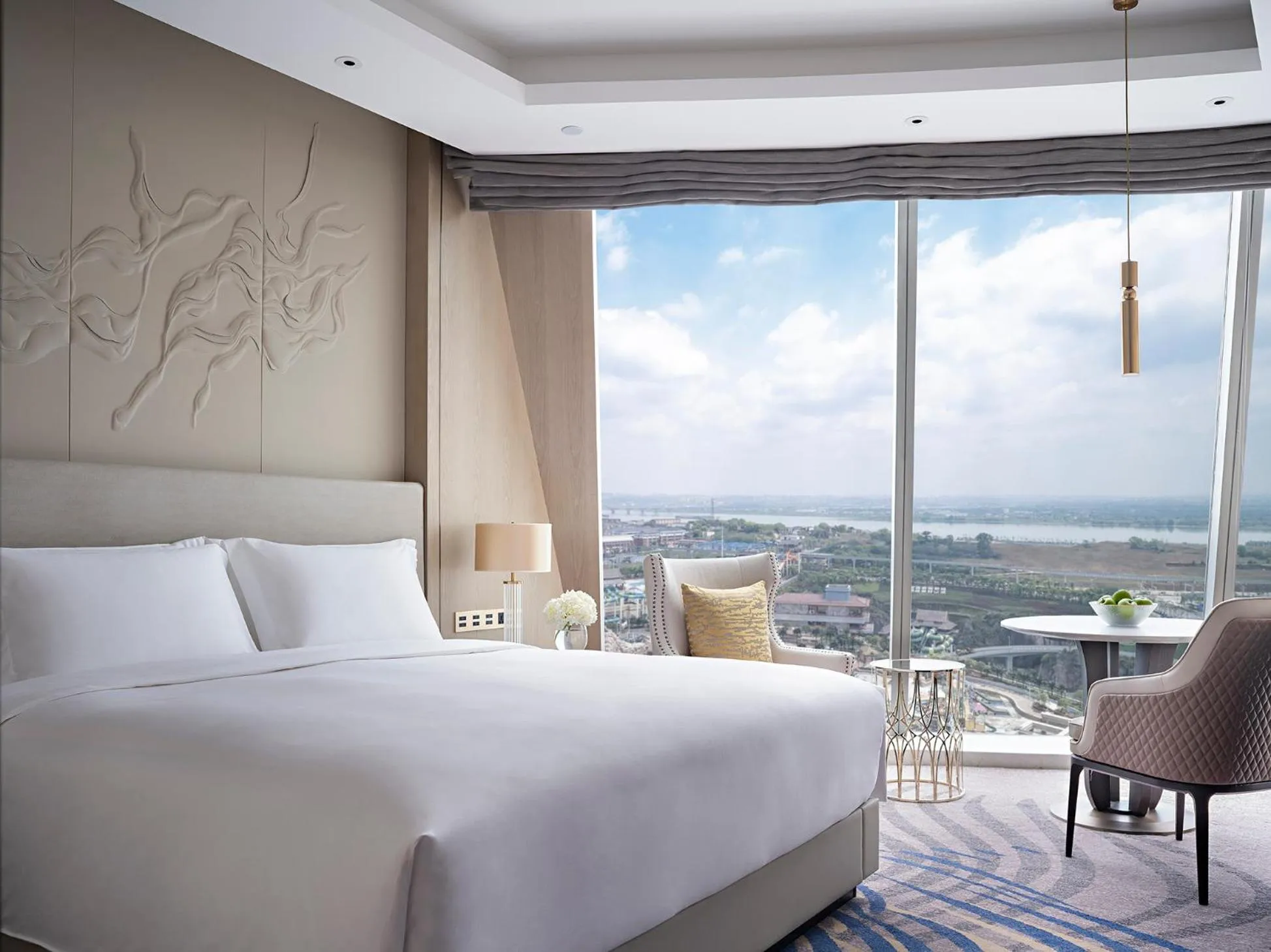 Photo of the whole room, Bed in Langham Place Changsha