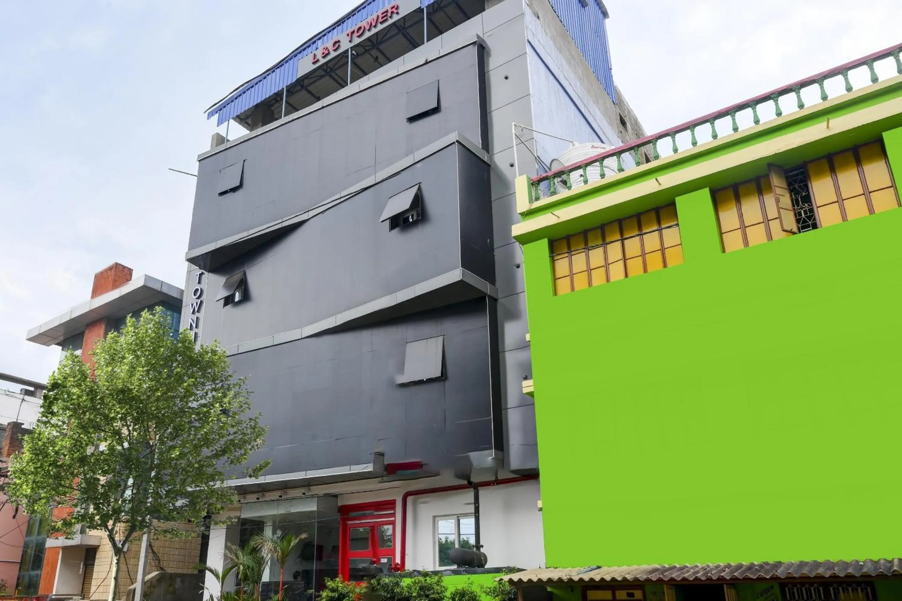 Facade/entrance in Super Town House HI5 Aditya International