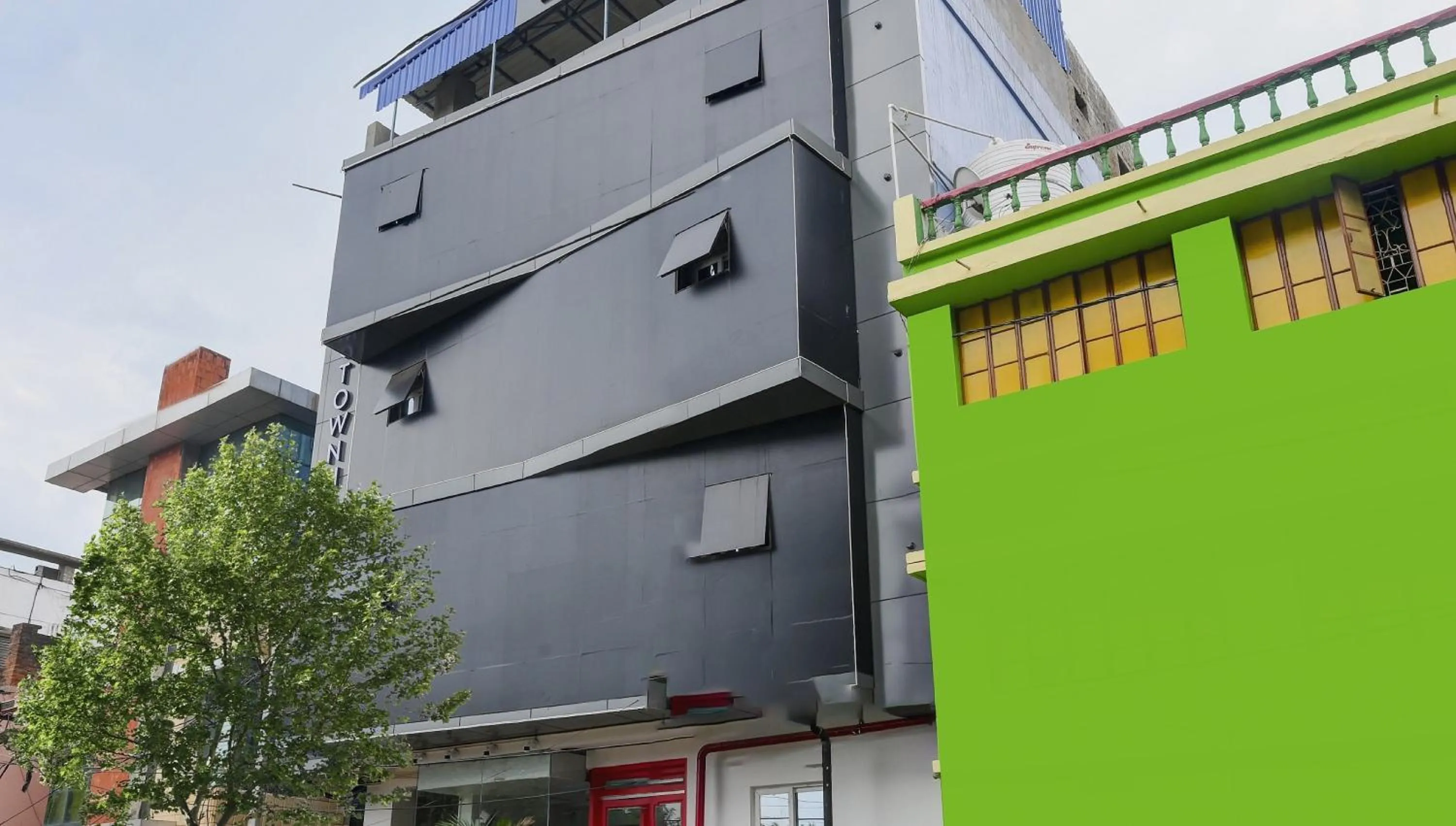 Facade/entrance in Super Town House HI5 Aditya International