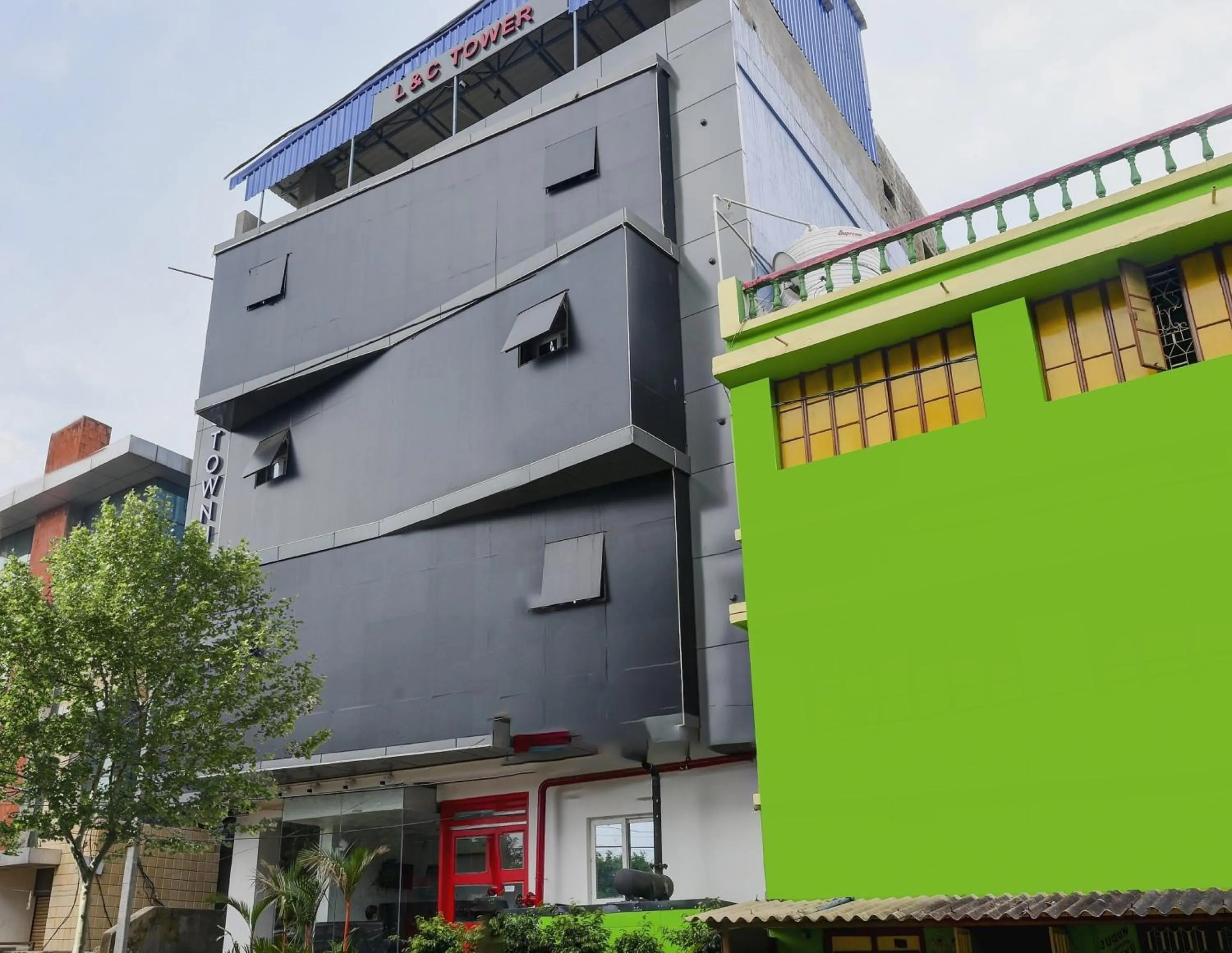 Facade/entrance in Super Town House HI5 Aditya International