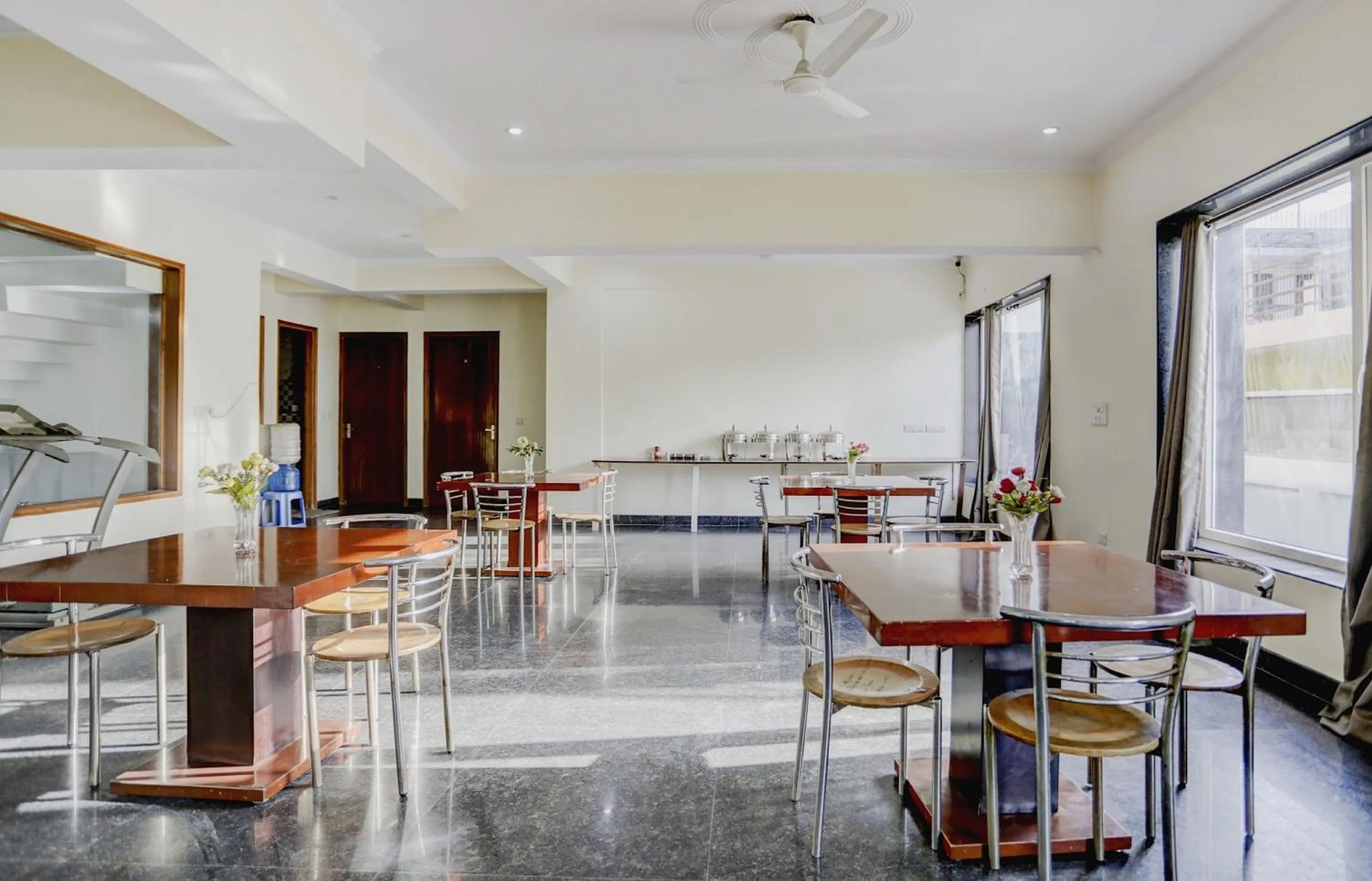 Restaurant/places to eat in Super Town House HI5 Aditya International