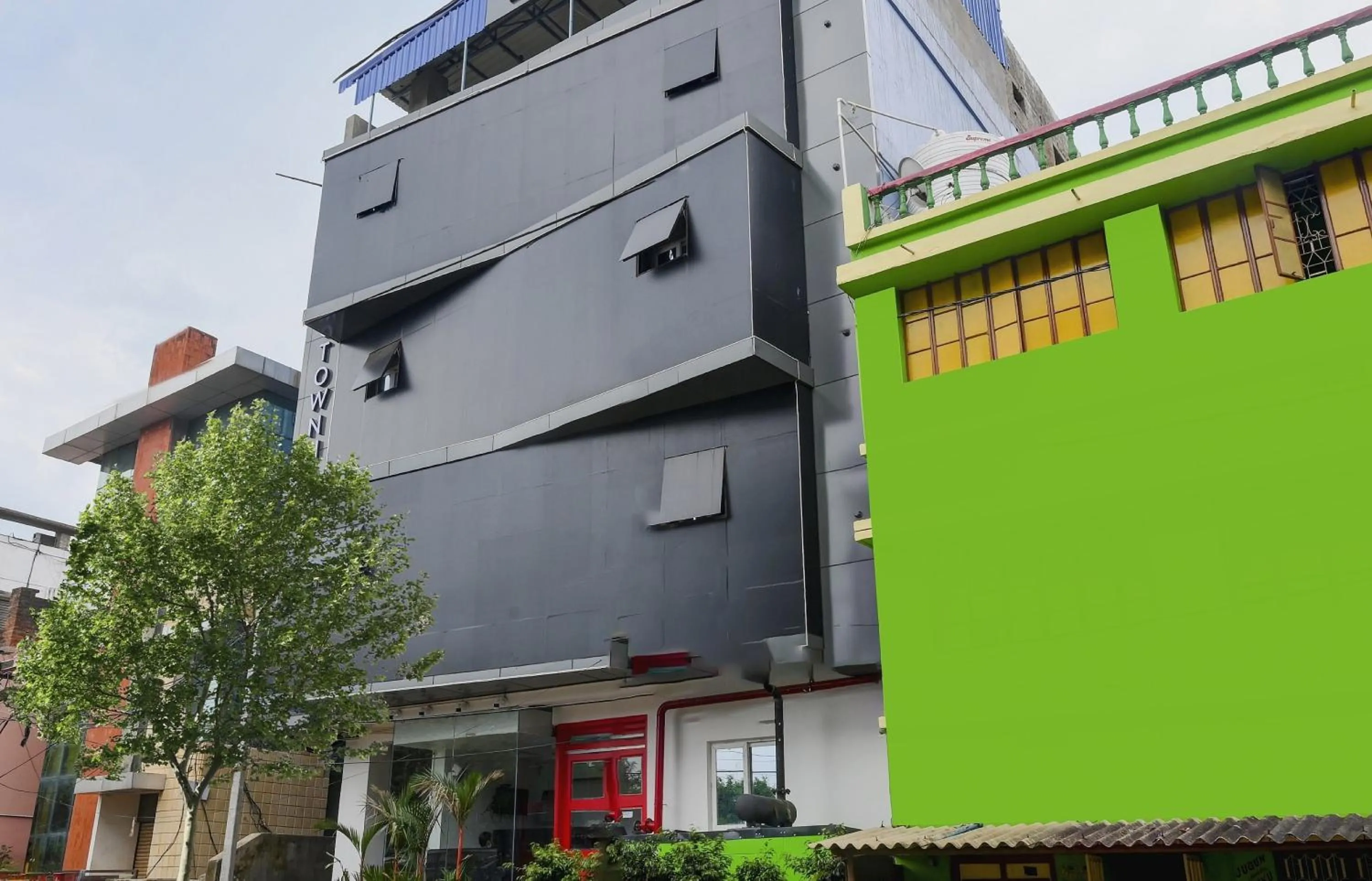 Facade/entrance in Super Town House HI5 Aditya International