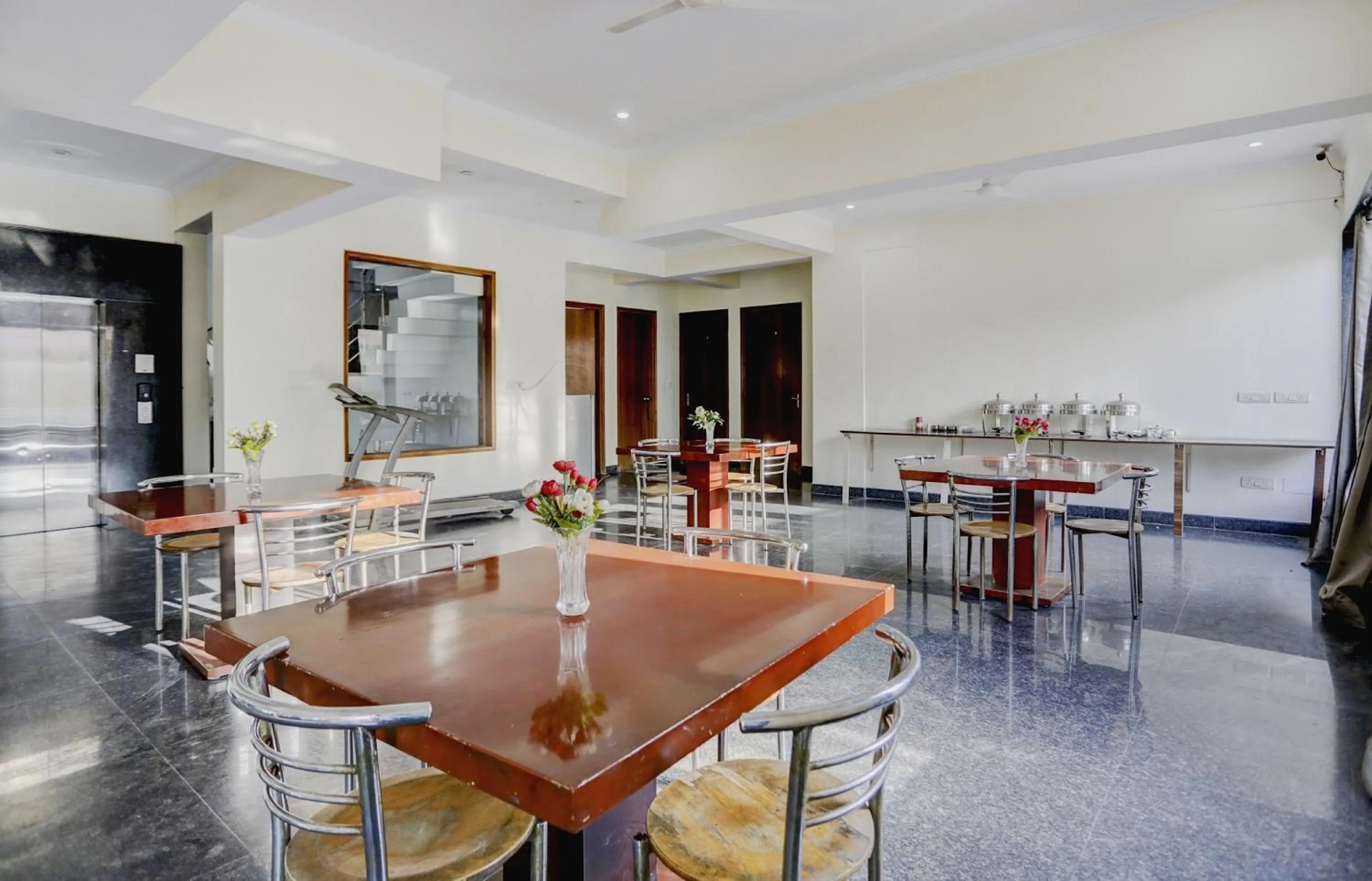 Restaurant/places to eat in Super Town House HI5 Aditya International