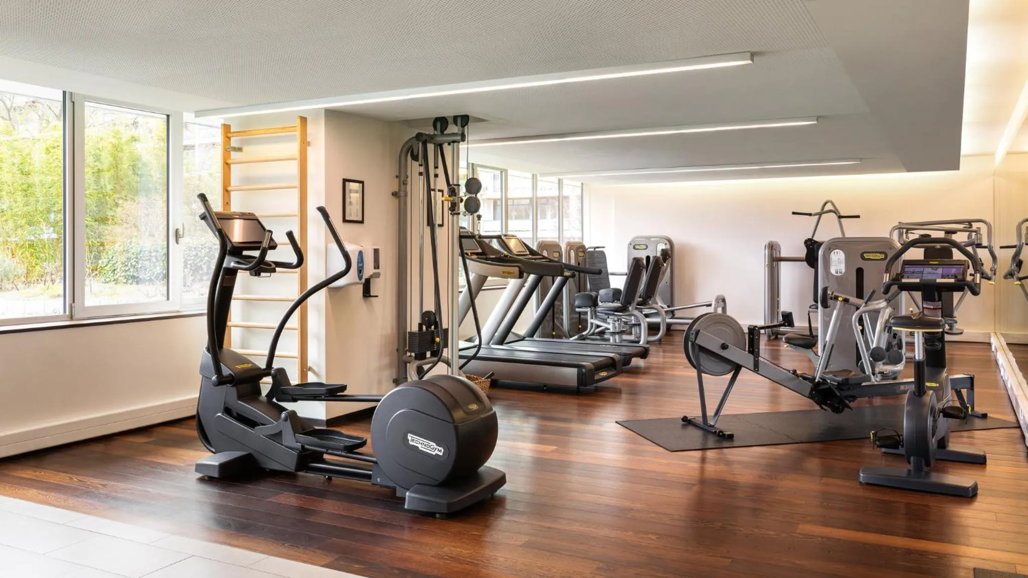 Fitness centre/facilities in InterContinental Genève by IHG