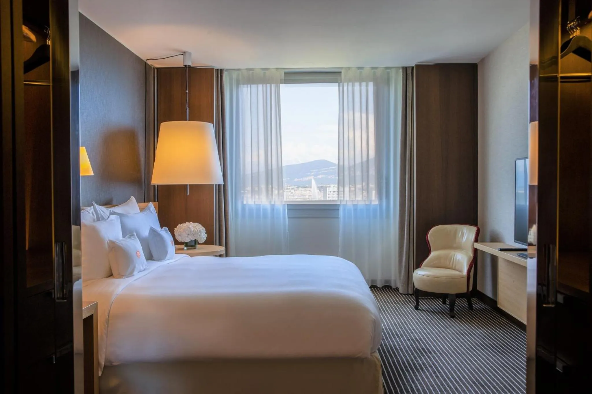 Photo of the whole room, Bed in InterContinental Genève by IHG