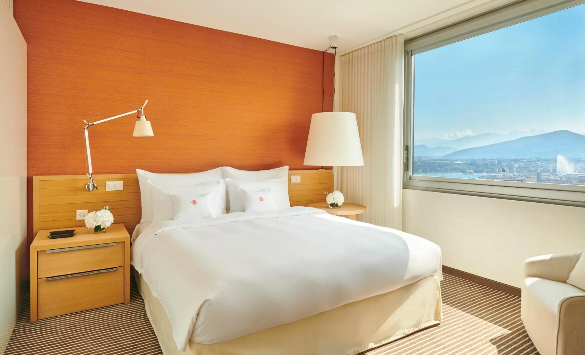 Photo of the whole room, Bed in InterContinental Genève by IHG