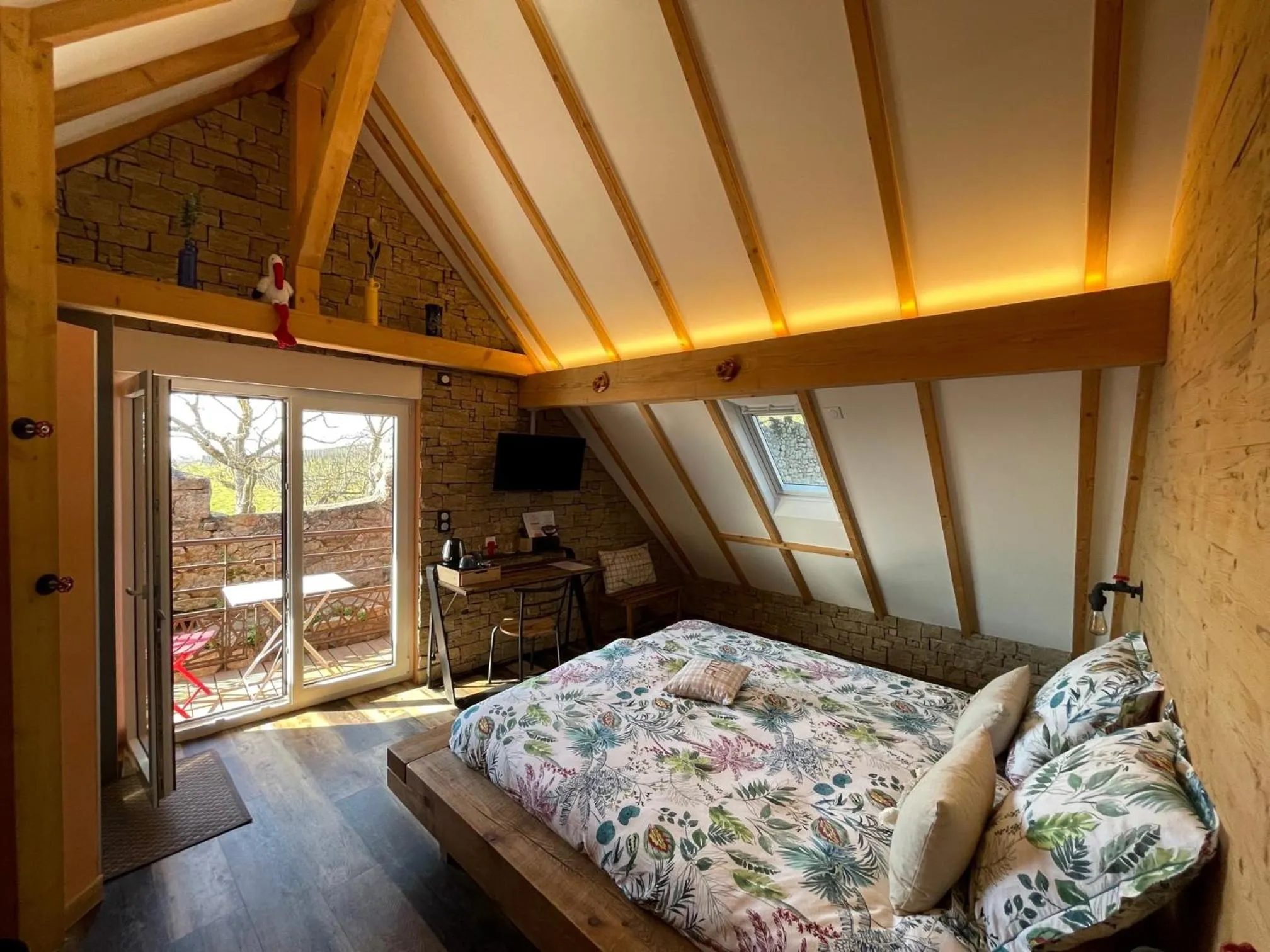 Balcony/Terrace, Bed in Le Refuge du Rempart