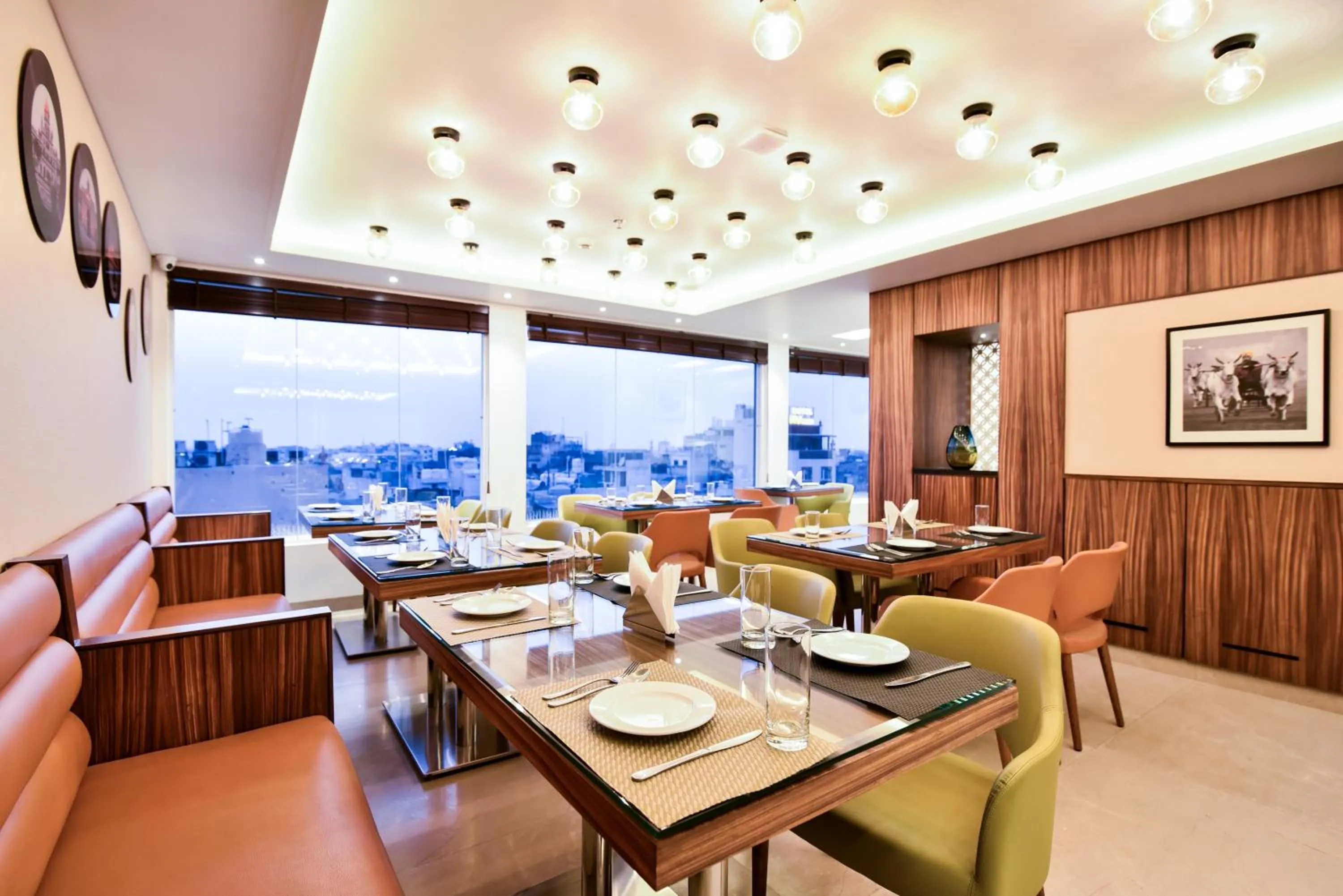 Restaurant/places to eat in SureStay by Best Western Heritage Walk