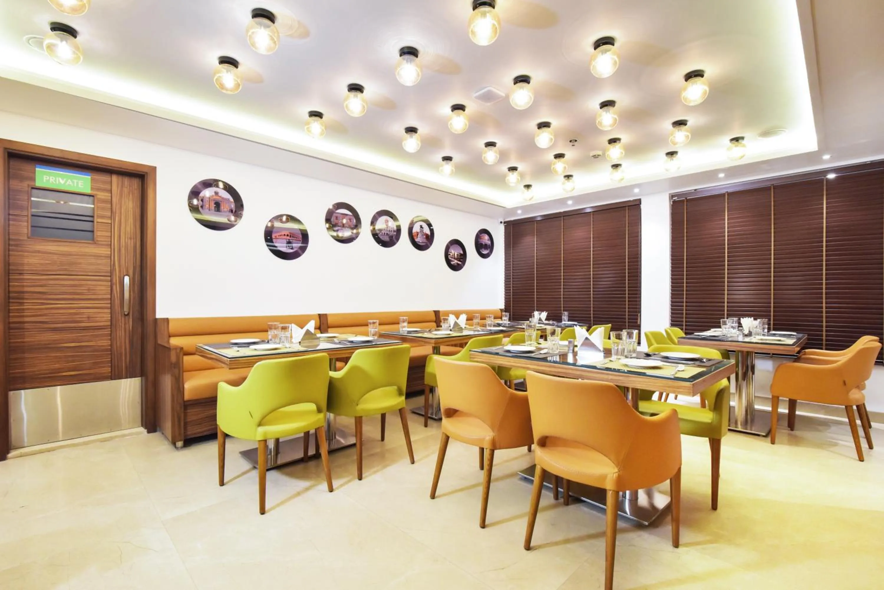 Restaurant/places to eat in SureStay by Best Western Heritage Walk