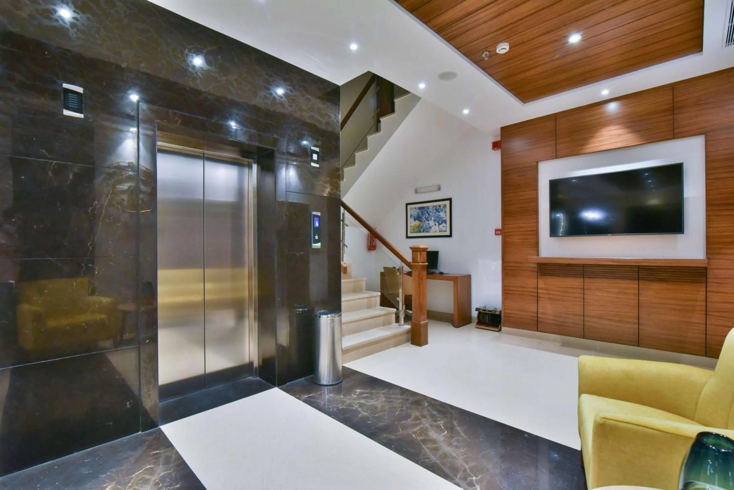 Lobby or reception in SureStay by Best Western Heritage Walk