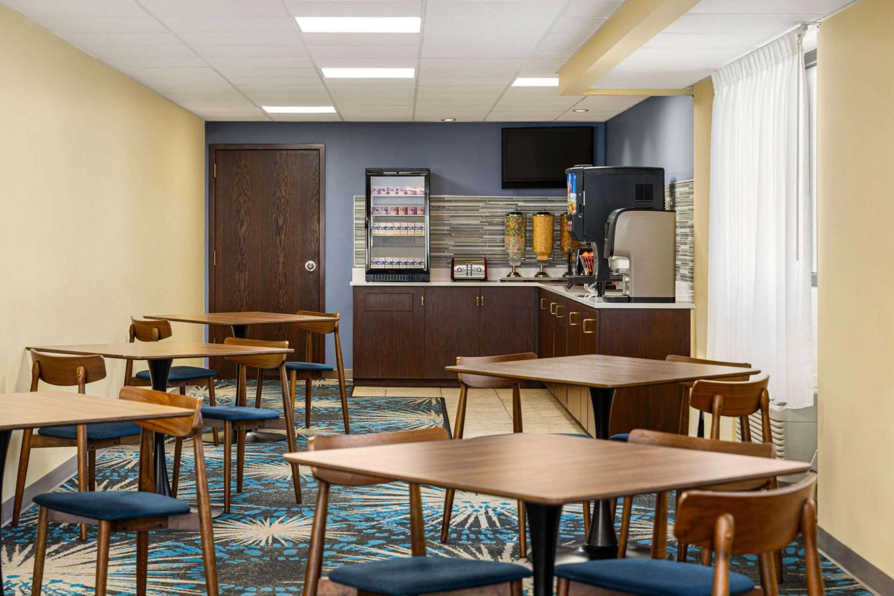 Breakfast in Days Inn by Wyndham Grand Island I-80
