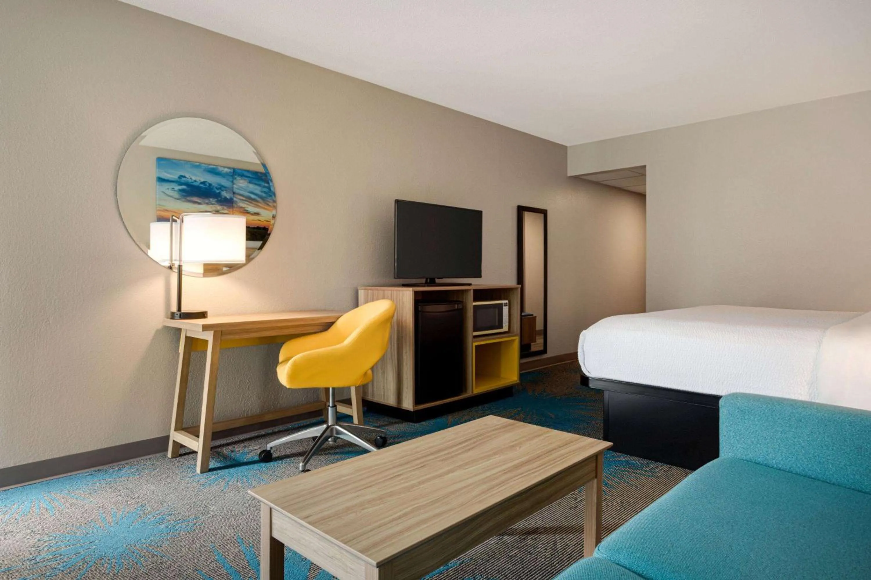 Photo of the whole room, Bed in Days Inn by Wyndham Grand Island I-80