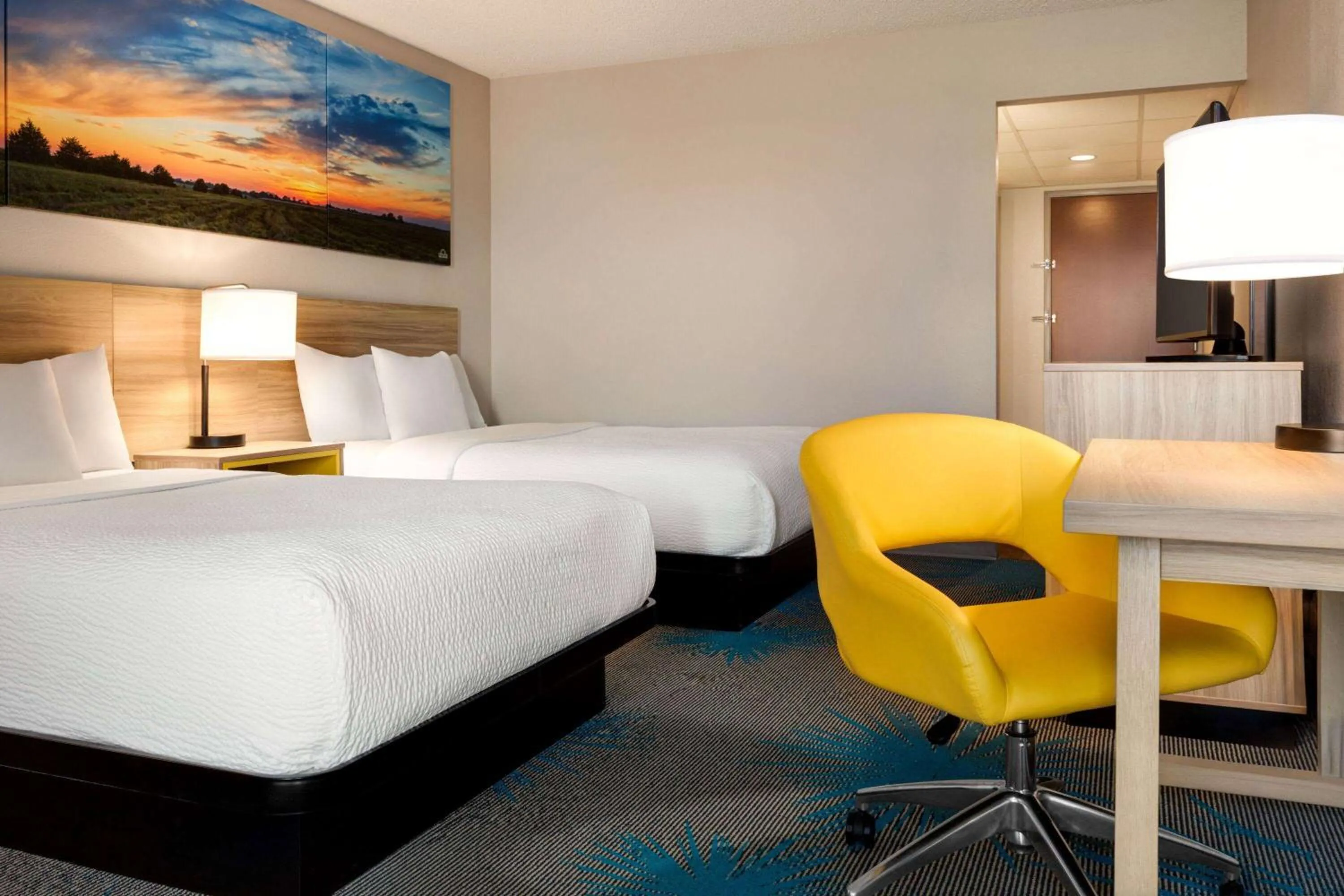 Photo of the whole room, Bed in Days Inn by Wyndham Grand Island I-80