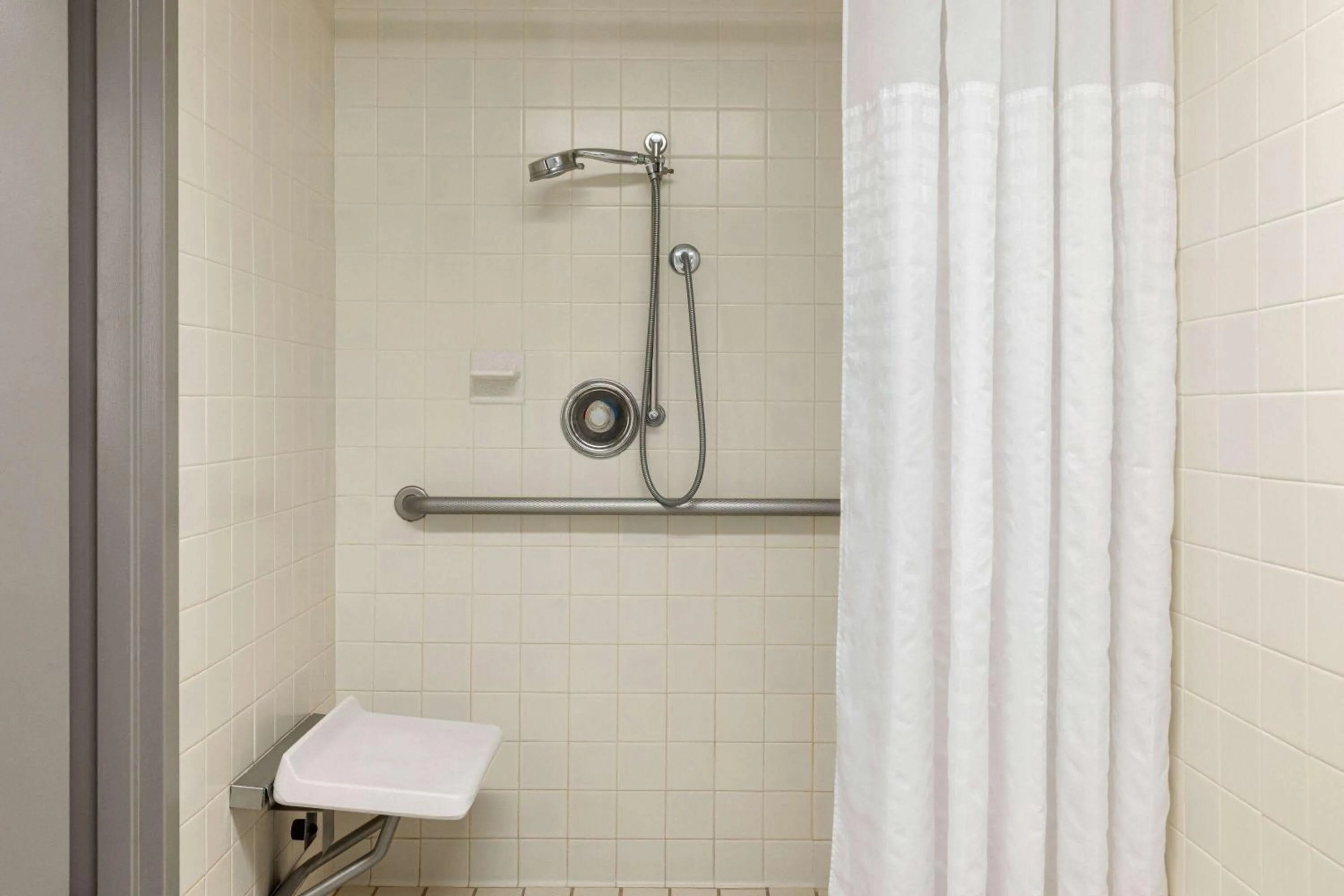 Shower in Days Inn by Wyndham Grand Island I-80