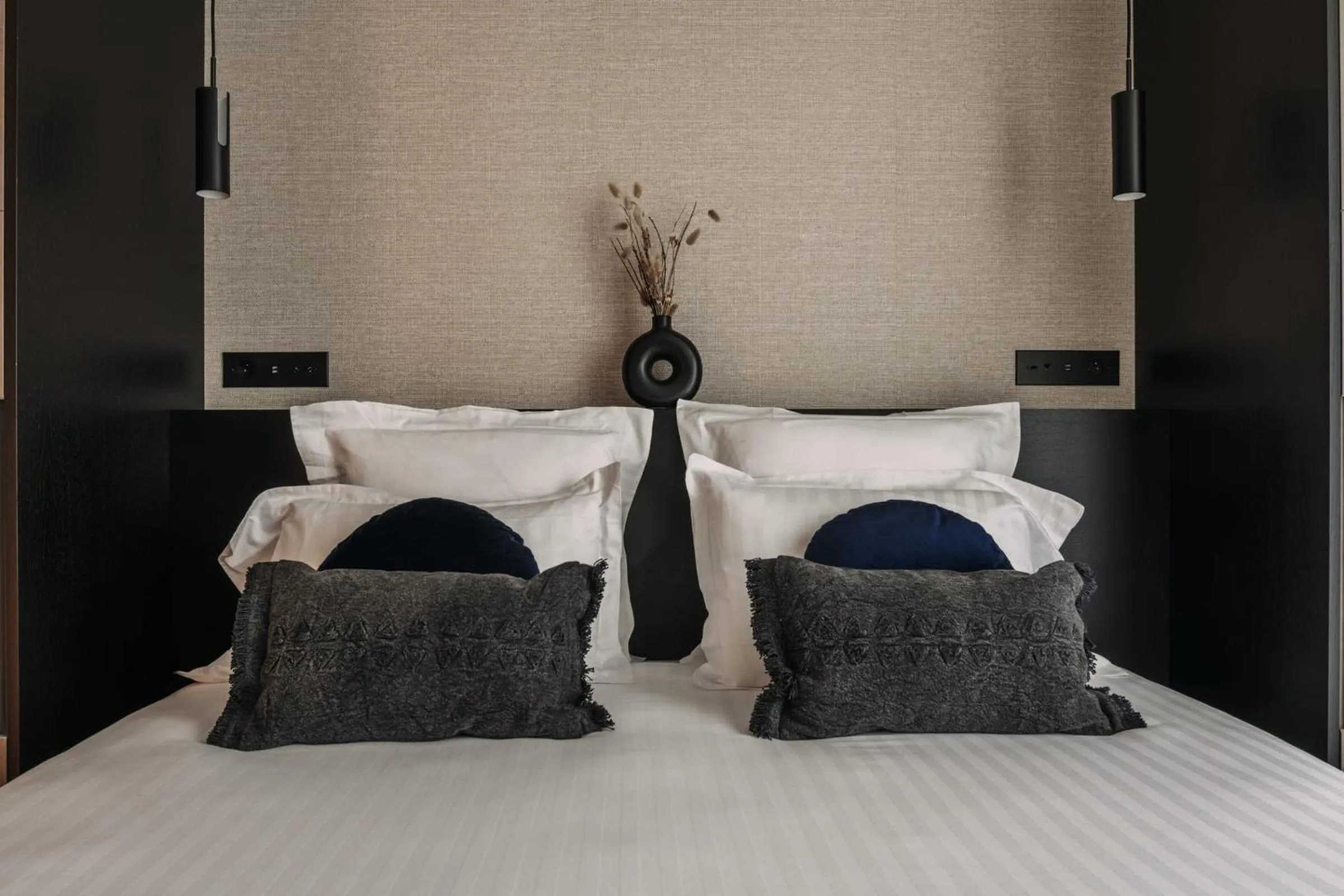 Bedroom, Bed in HIGHSTAY - Luxury Serviced Apartments - Champs-Elysées