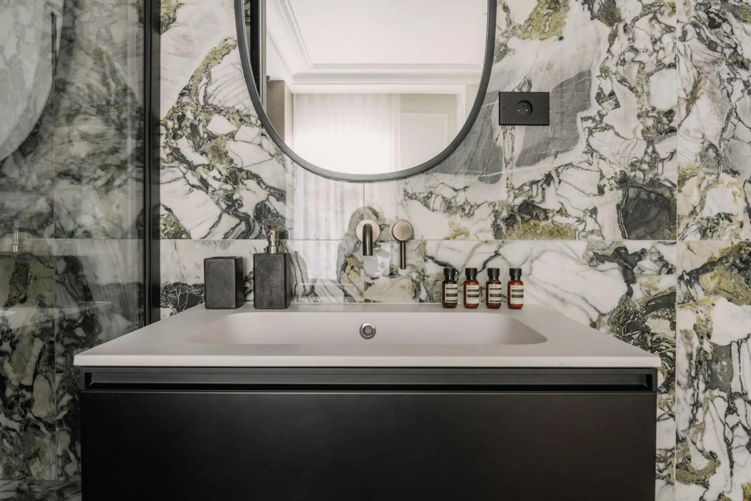 Bathroom in HIGHSTAY - Luxury Serviced Apartments - Champs-Elysées