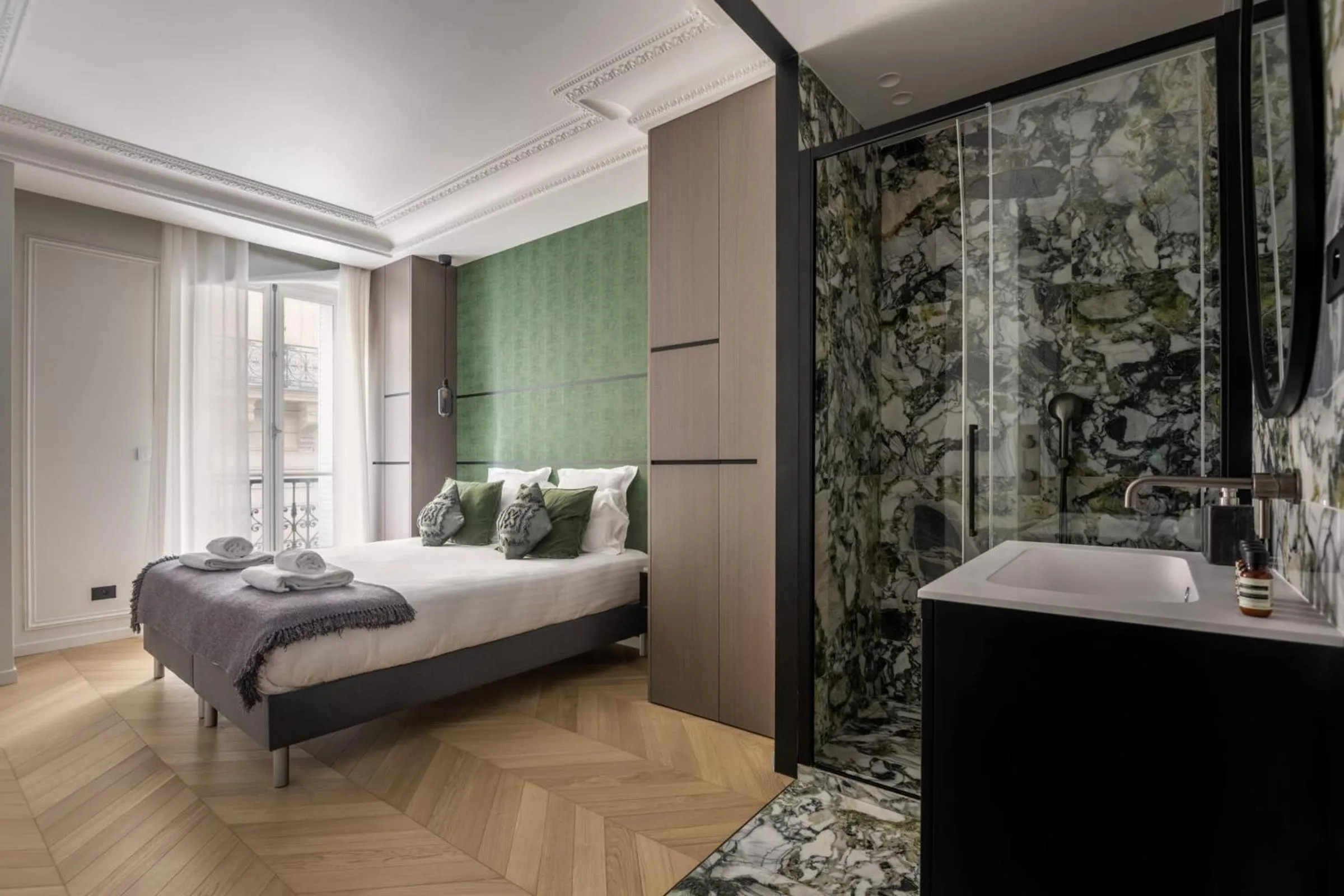 Bedroom, Bed in HIGHSTAY - Luxury Serviced Apartments - Champs-Elysées