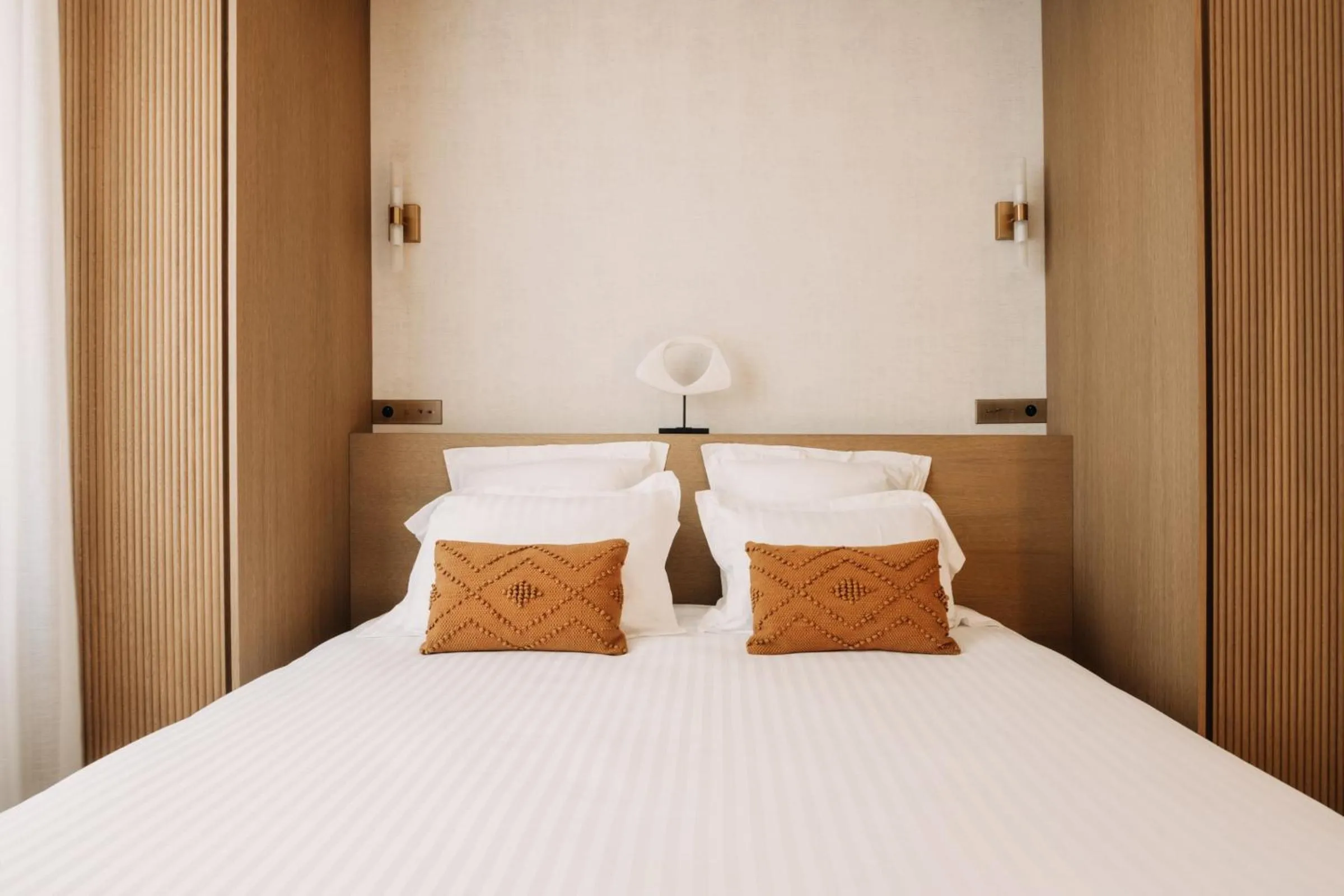 Bedroom, Bed in HIGHSTAY - Luxury Serviced Apartments - Champs-Elysées