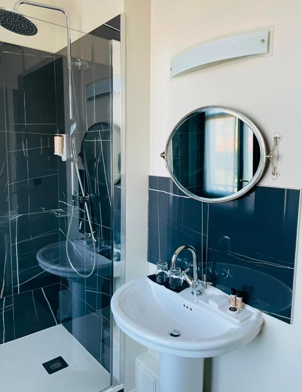 Bathroom in Hôtel Villa la Renaissance