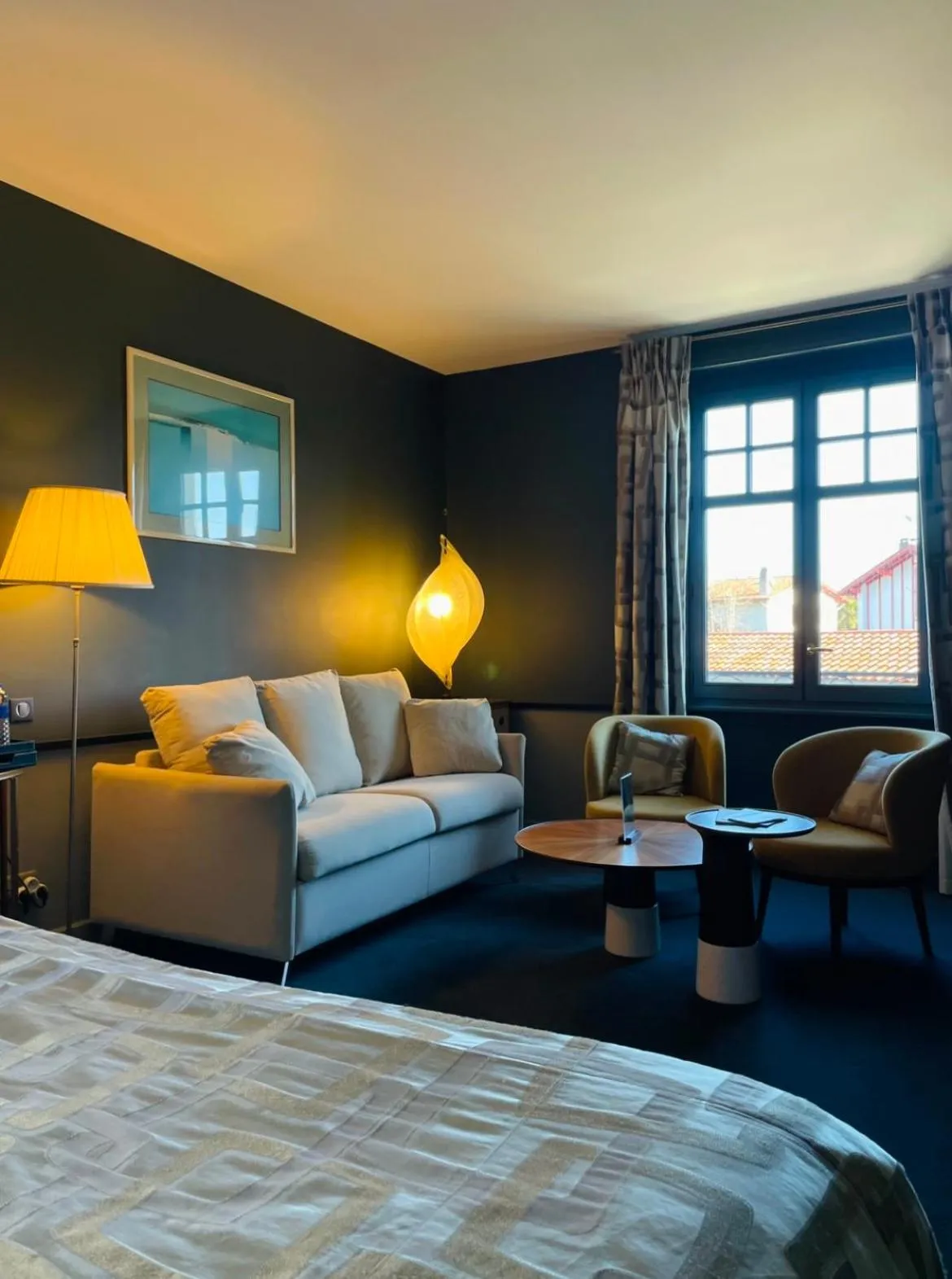 Living room, Bed in Hôtel Villa la Renaissance