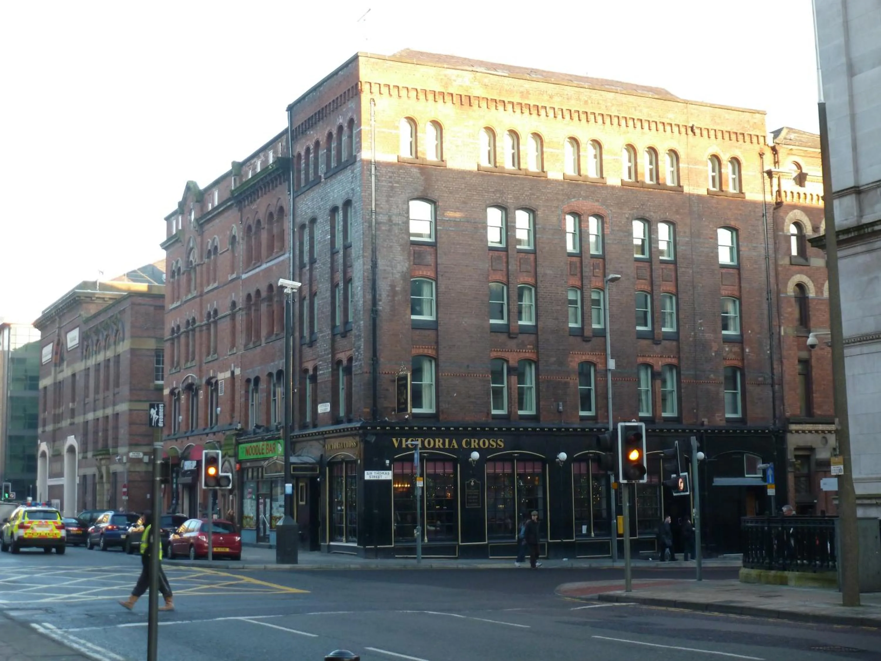 Base Serviced Apartments - Sir Thomas Street