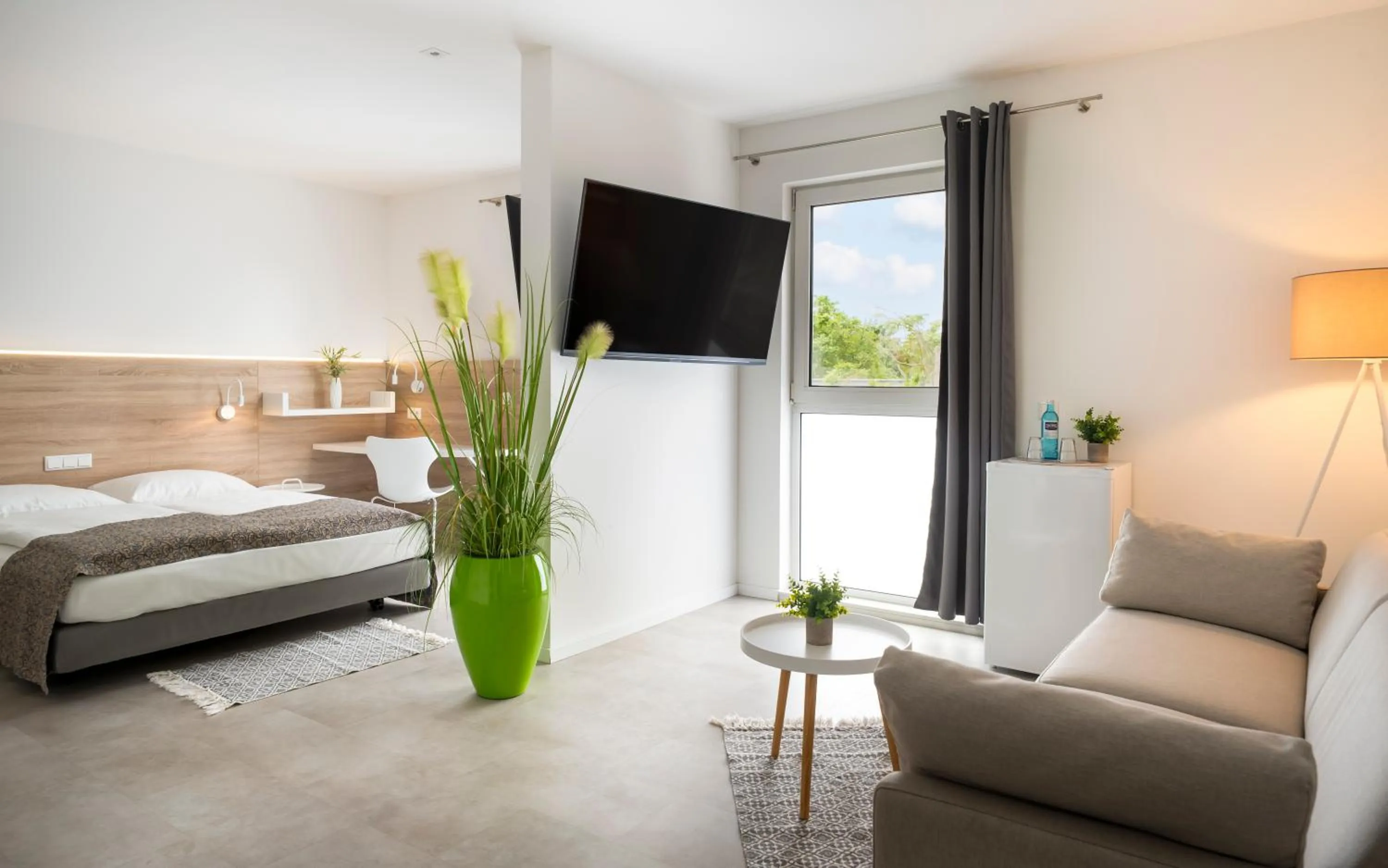 Photo of the whole room, Bed in NOVALIS Hotel by AURUM Dresden