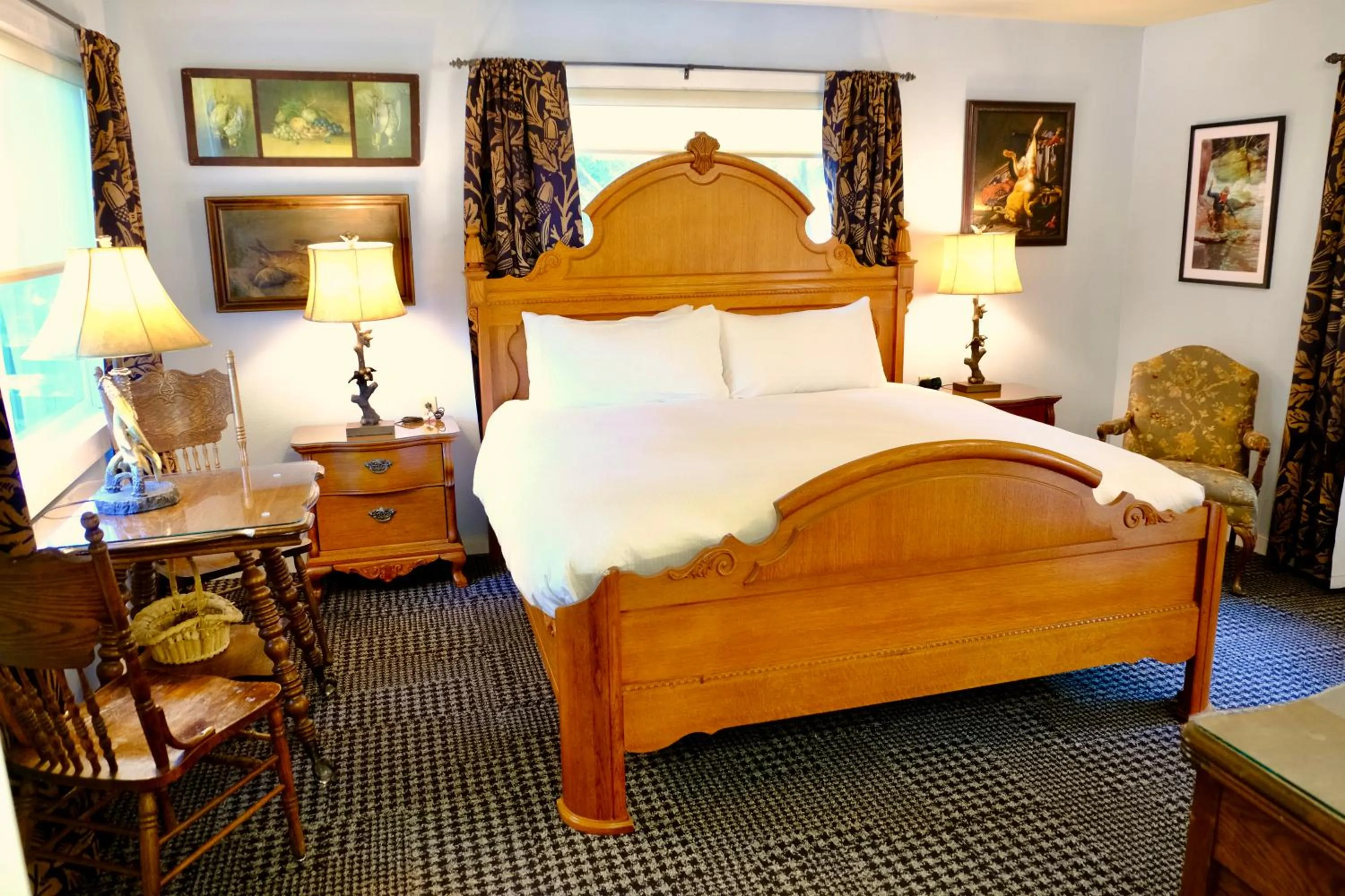 Bed in Yosemite Bug Rustic Mountain Resort