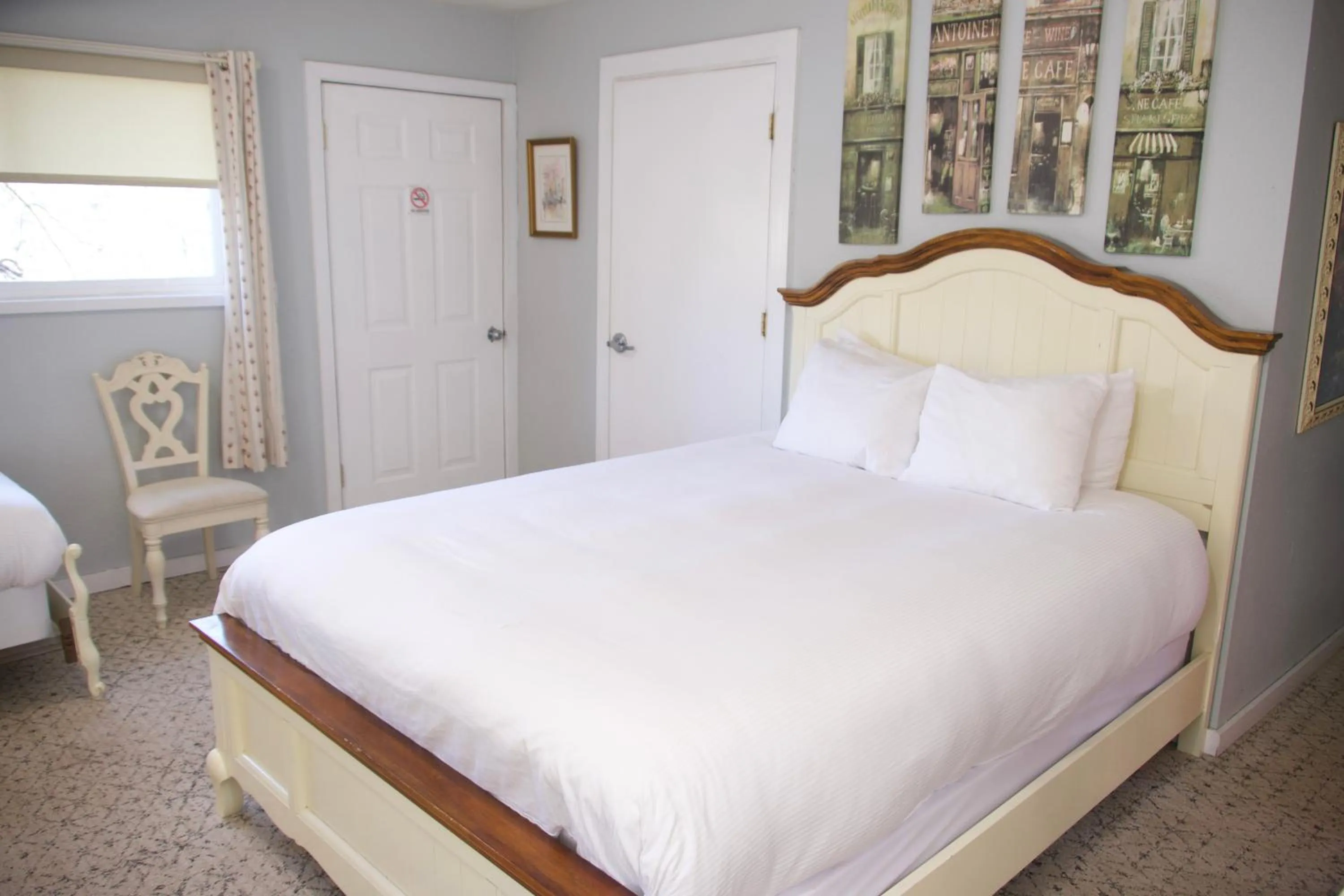 Bed in Yosemite Bug Rustic Mountain Resort