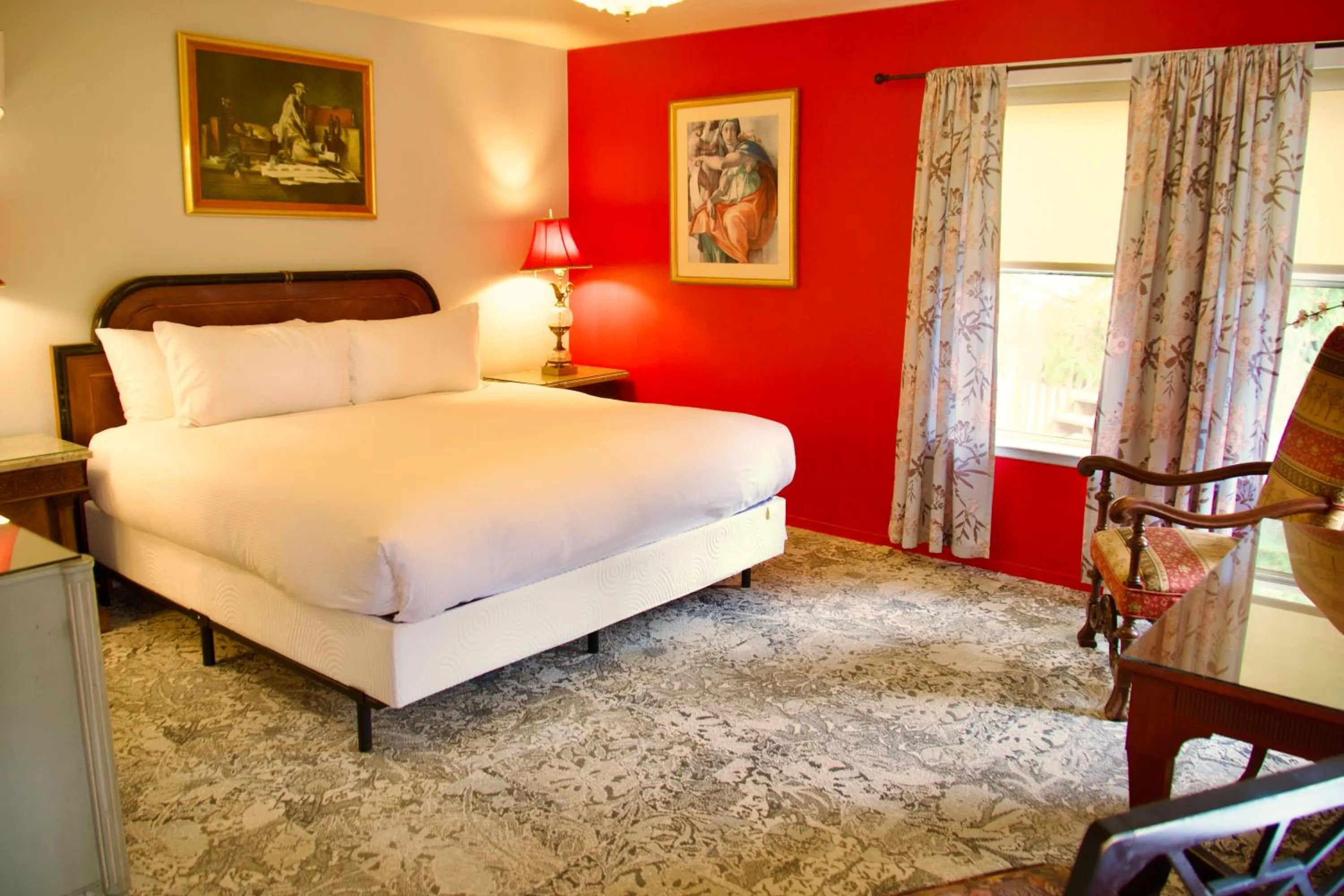 Bed in Yosemite Bug Rustic Mountain Resort