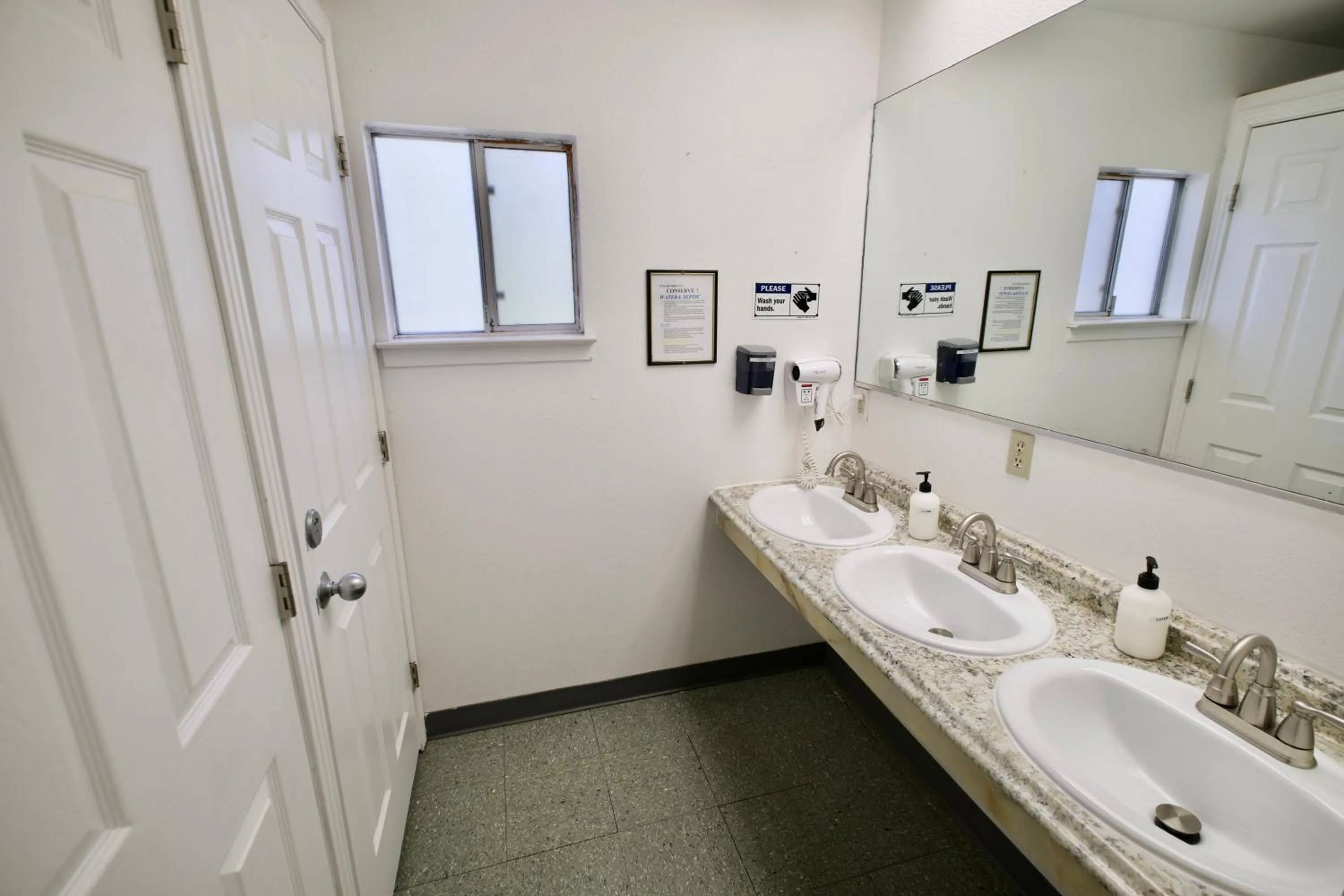 Yosemite Bug Rustic Mountain Resort