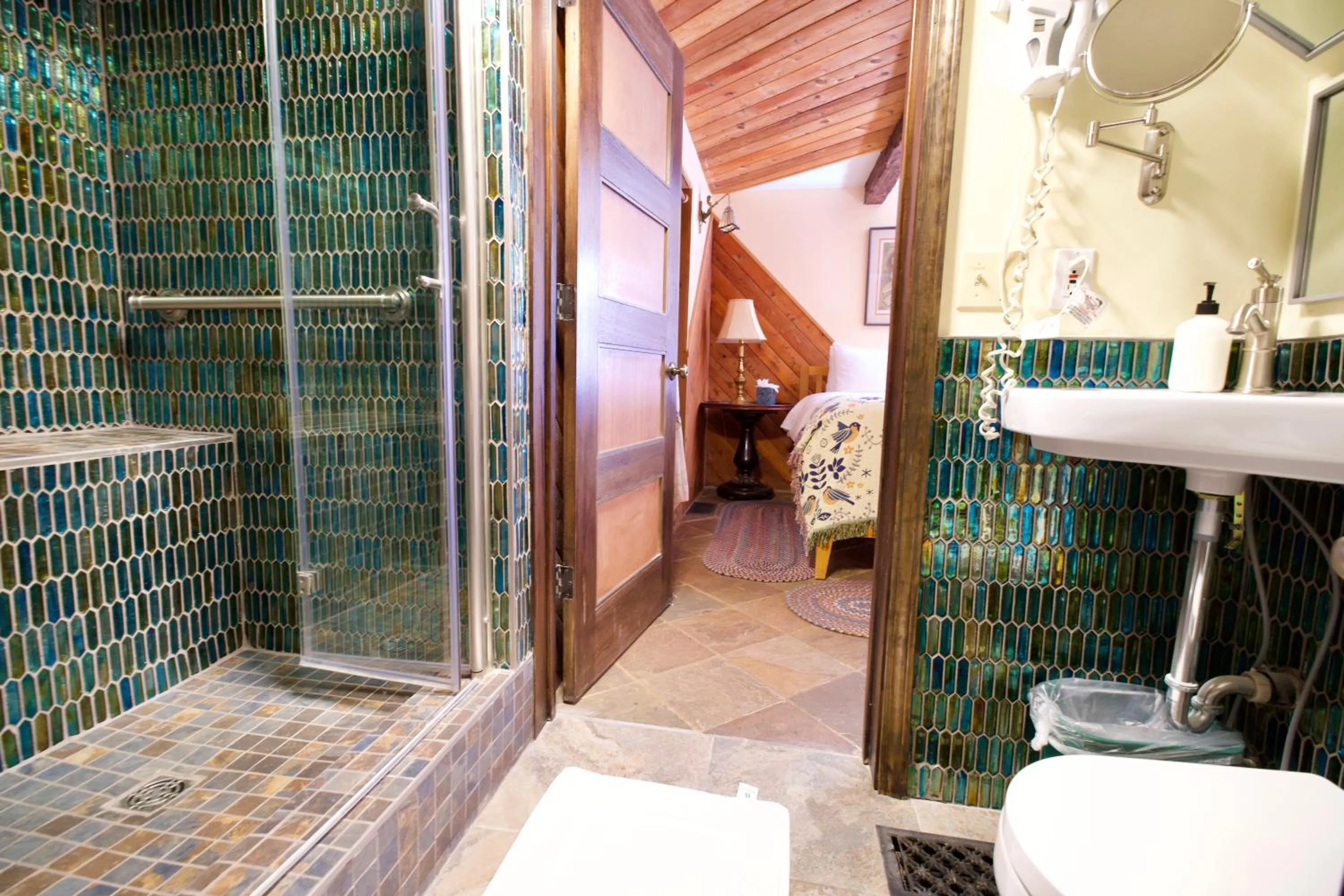 Yosemite Bug Rustic Mountain Resort