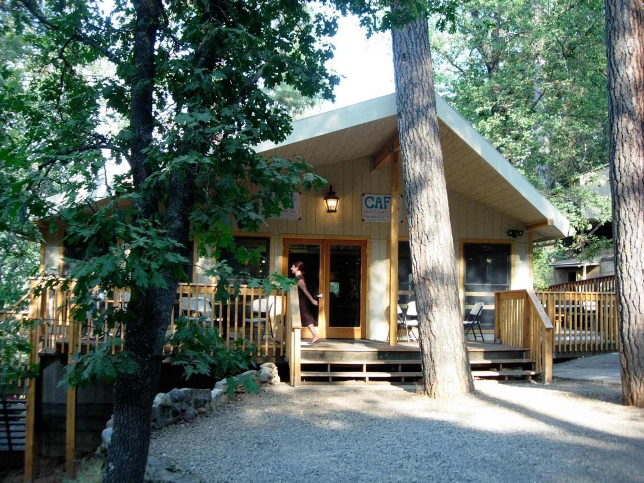 Restaurant/places to eat in Yosemite Bug Rustic Mountain Resort