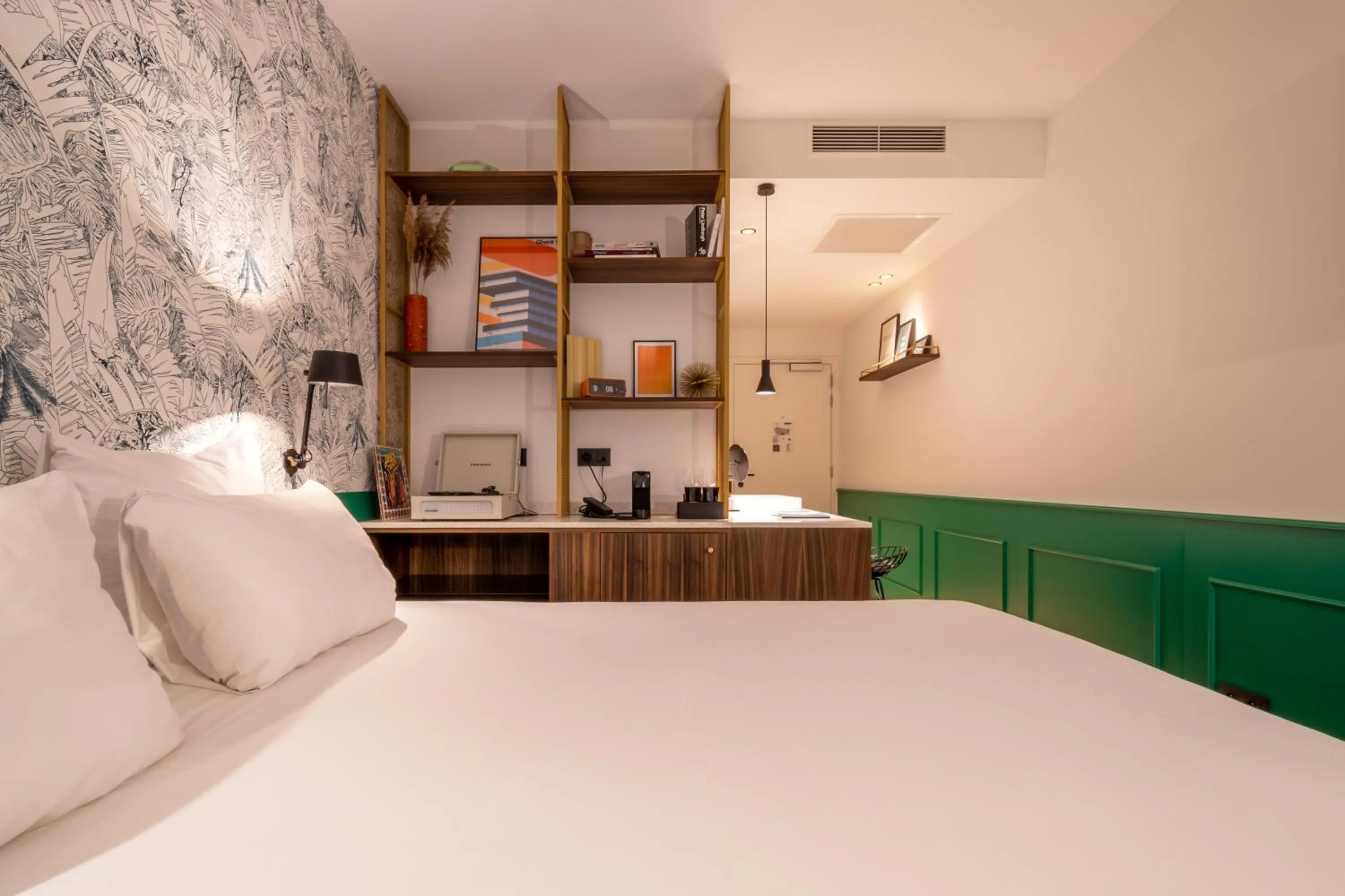 Photo of the whole room, Bed in Yalo Urban Boutique Hotel Gent