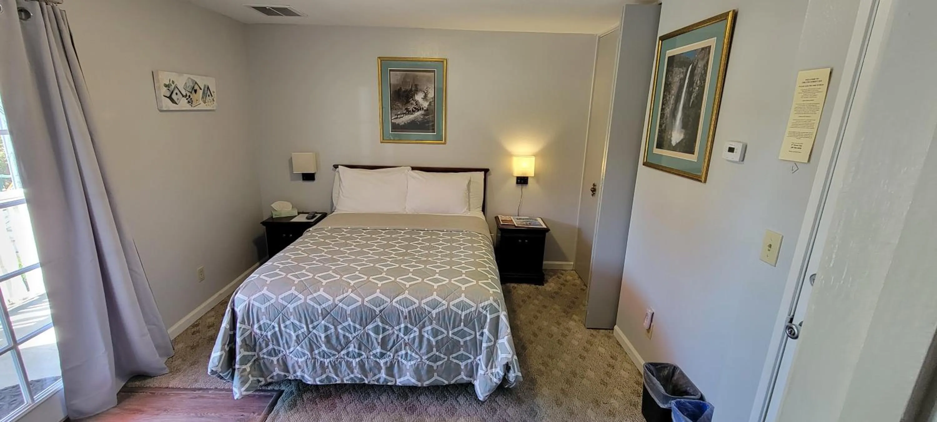 Bed in 5th Street Inn