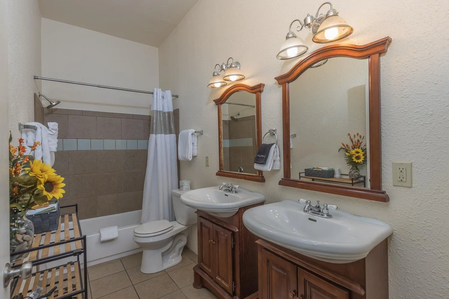 Shower in 5th Street Inn