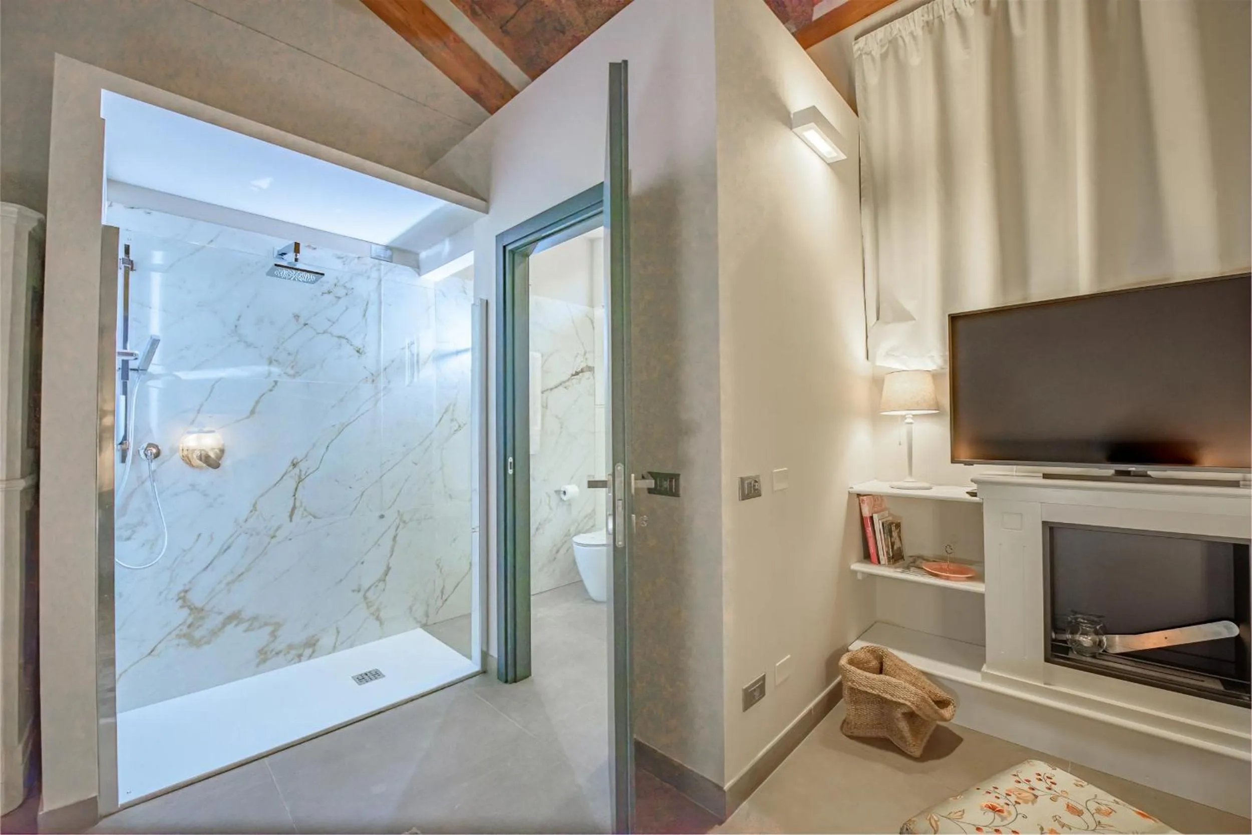 Shower in L'Olivo Country Resort & SPA