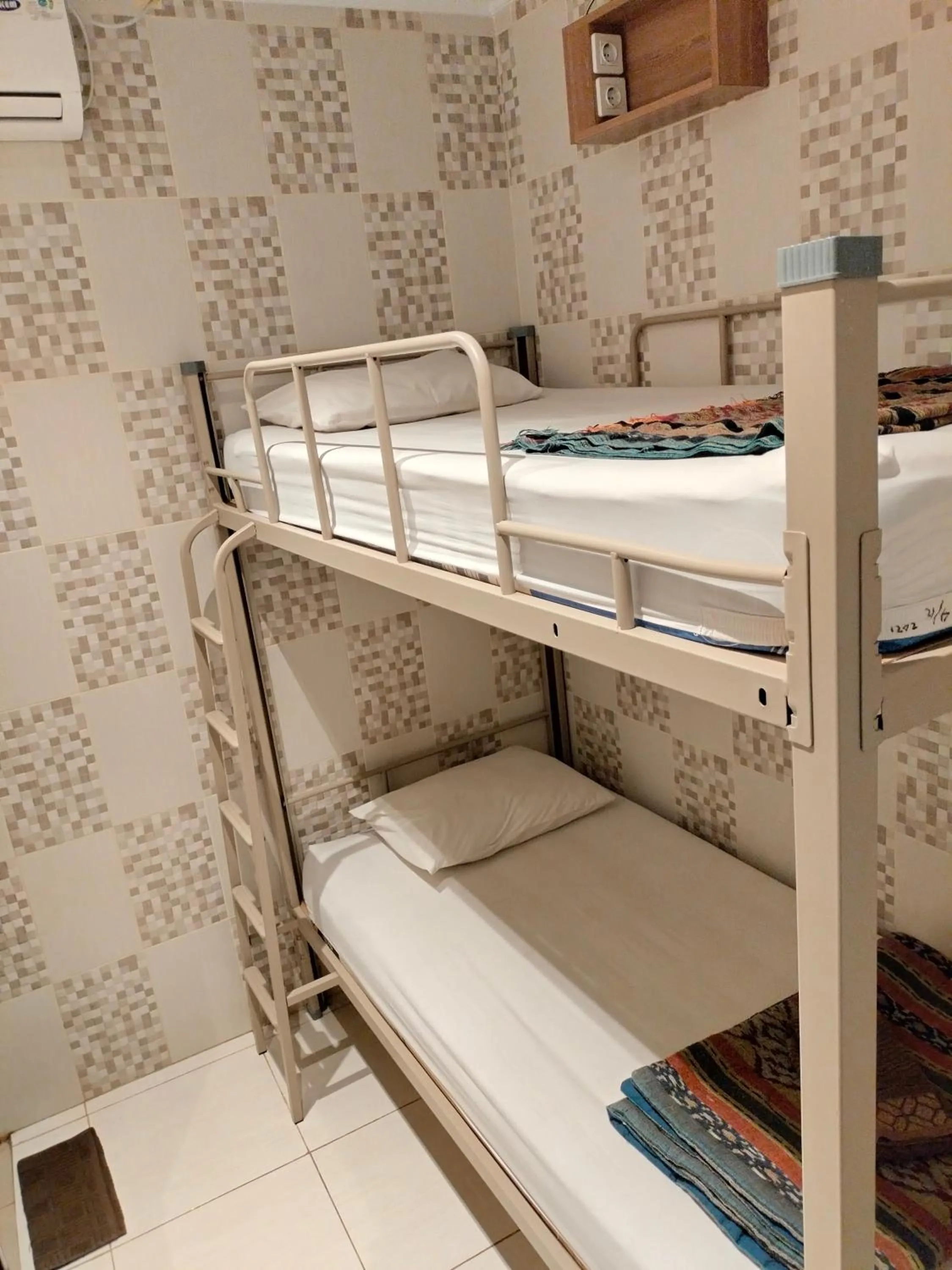 Bed in The Cabin Purwokinanti Hotel