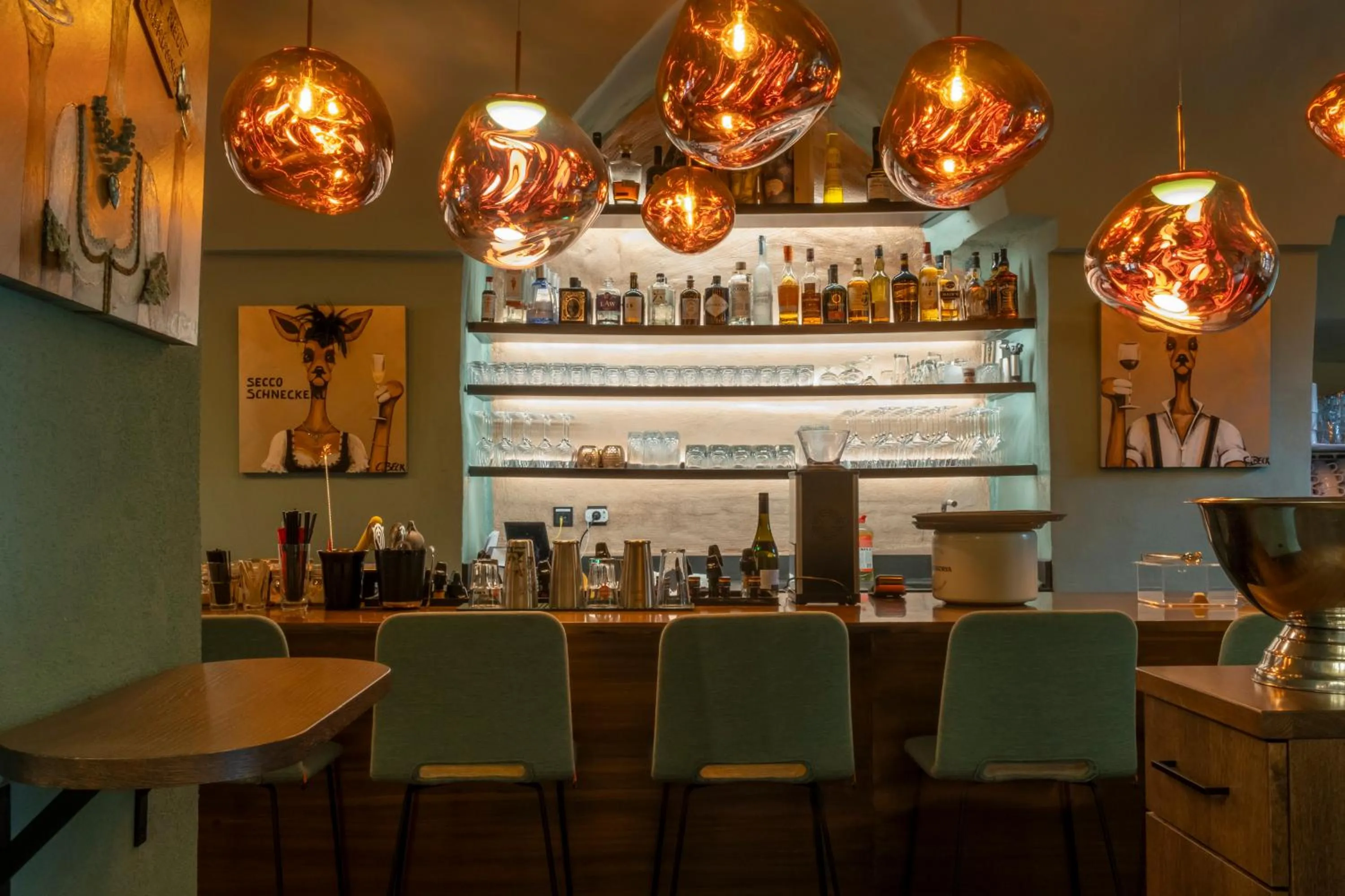 Restaurant/places to eat in hezelhof hotel