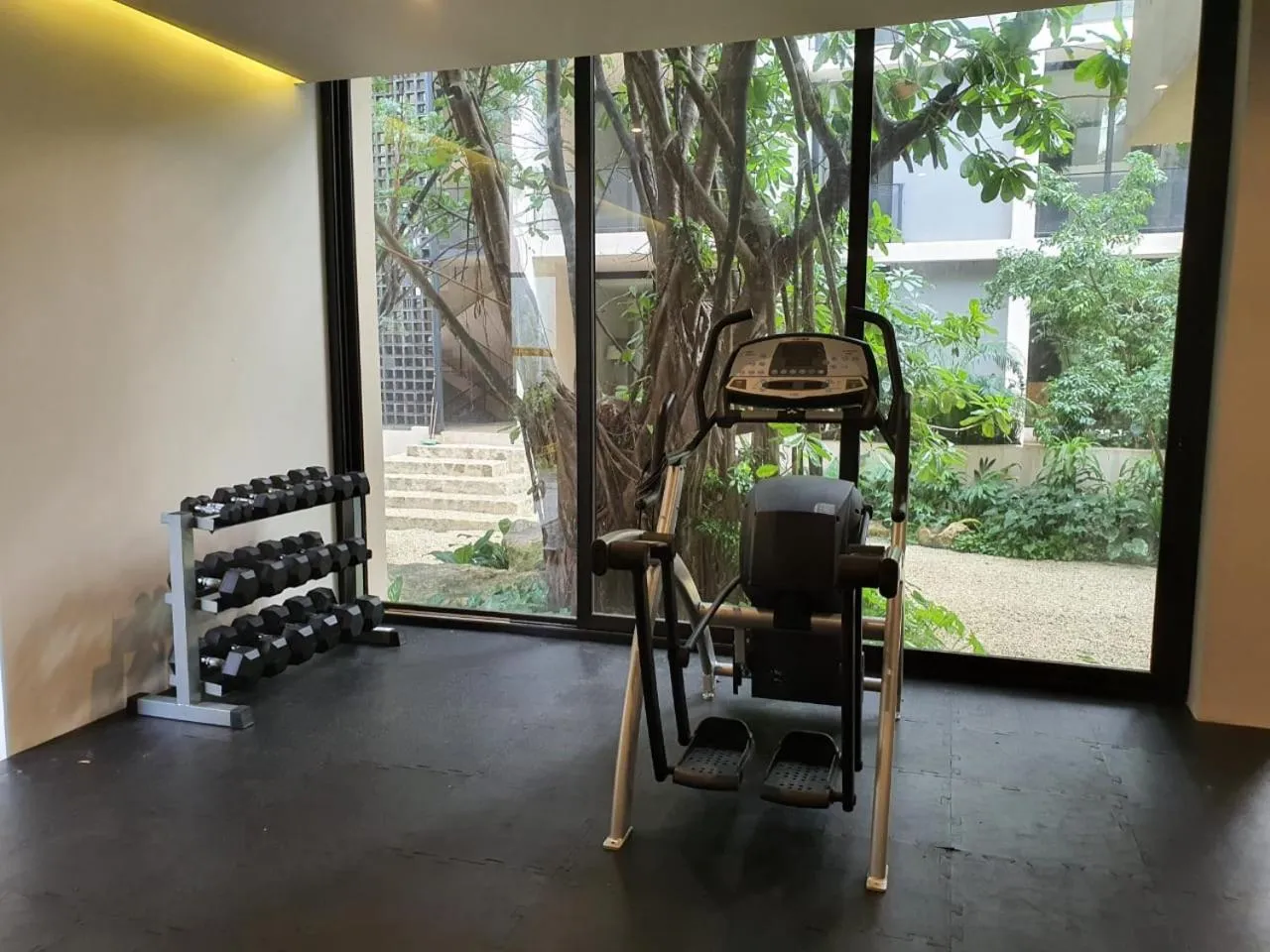 Fitness centre/facilities in Kaab At The Park by The Spot Rentals