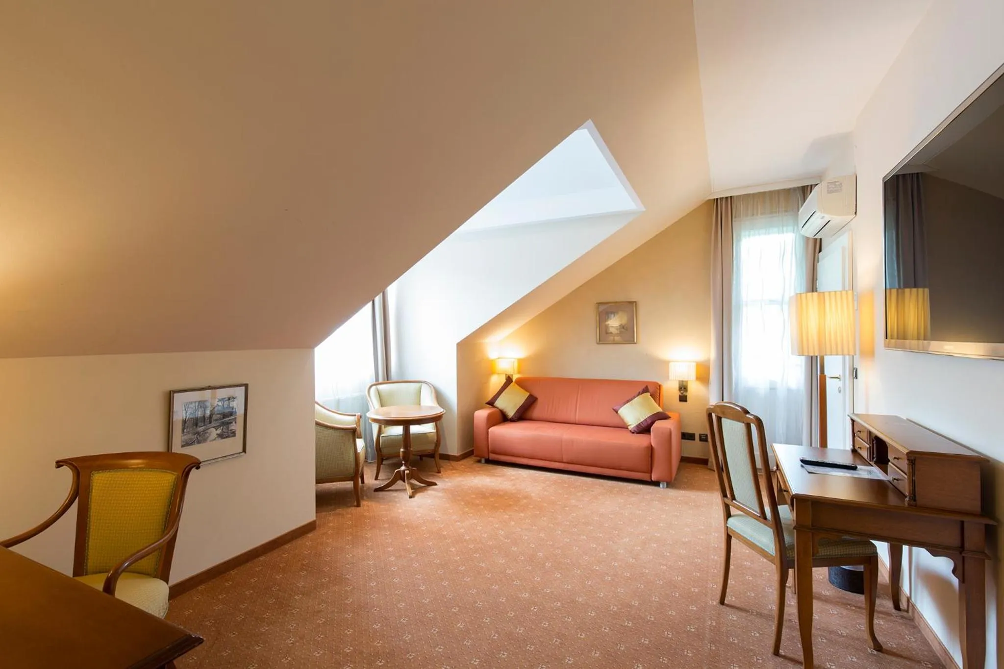 Living room, Bed in Hotel Sacher Baden
