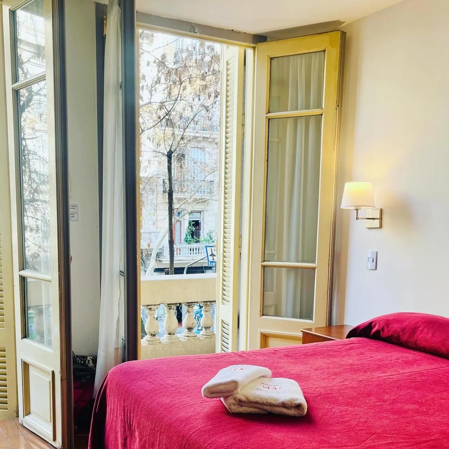 Balcony/Terrace, Bed in Hotel Alcazar