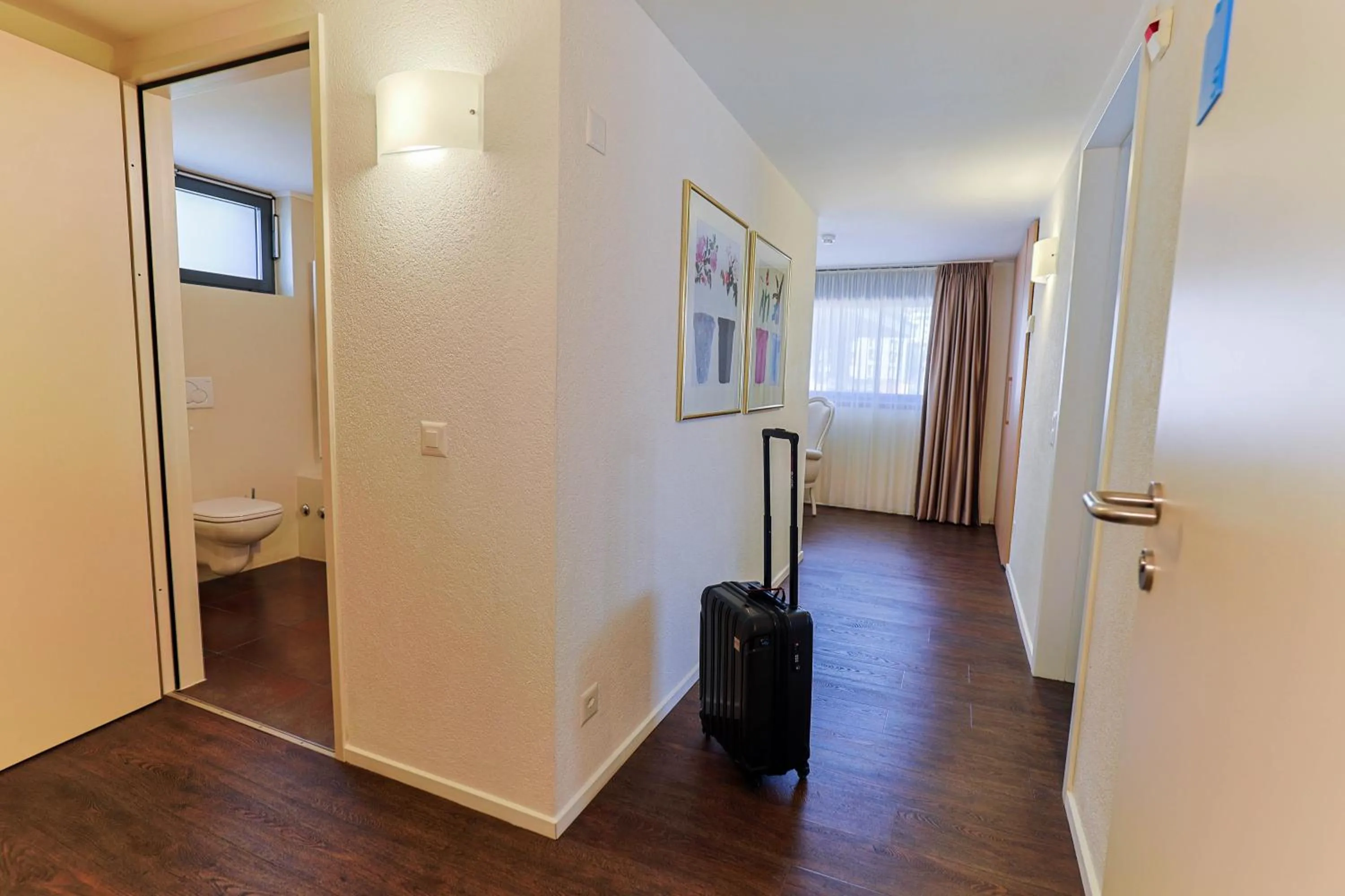 Communal lounge/ TV room in Hotel Muralto Locarno