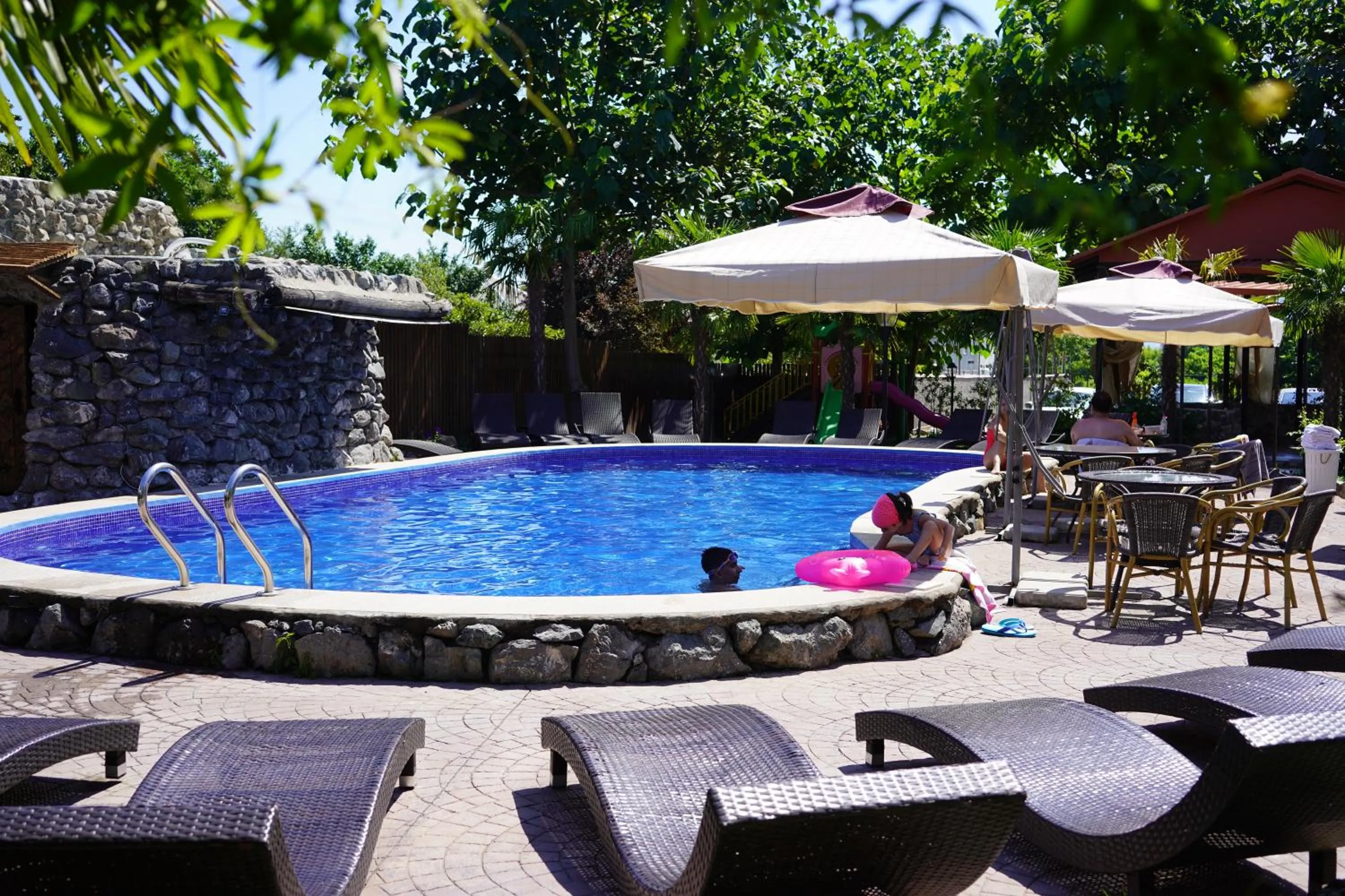 People in Ponto Hotel