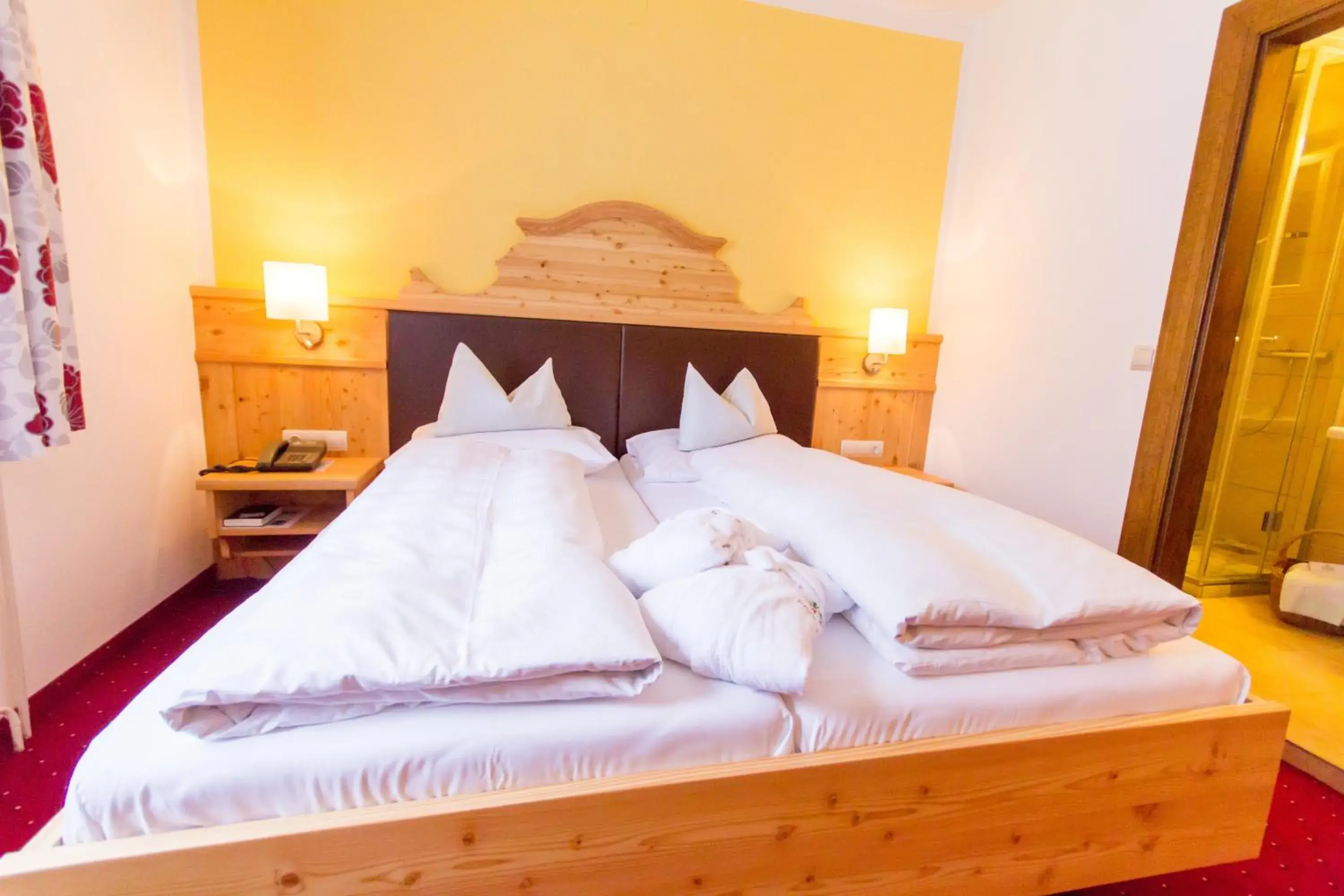 Economy Double Room in Hotel Trattlerhof Economy Double Room in Hotel Trattlerhof