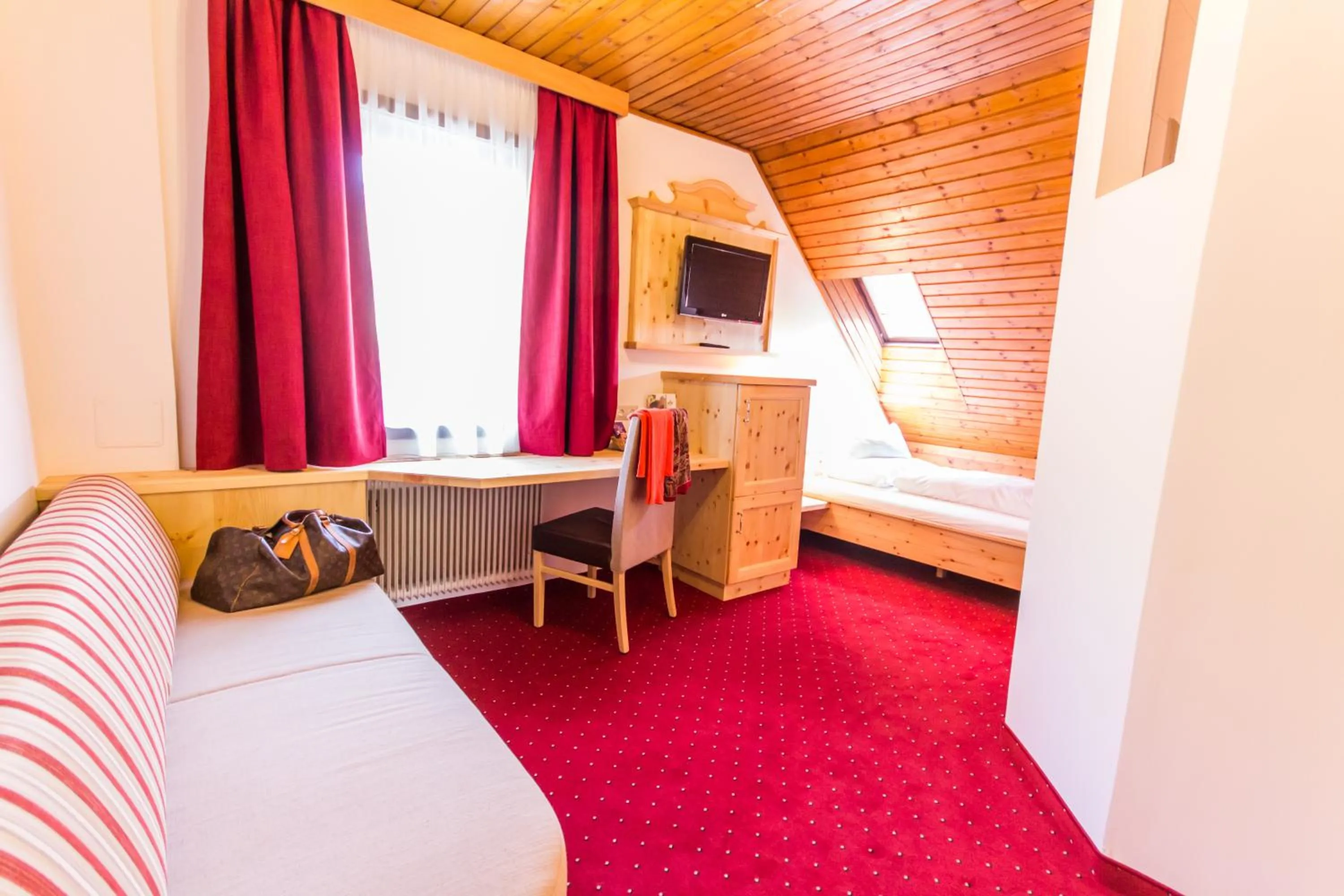 Bed in Hotel Trattlerhof